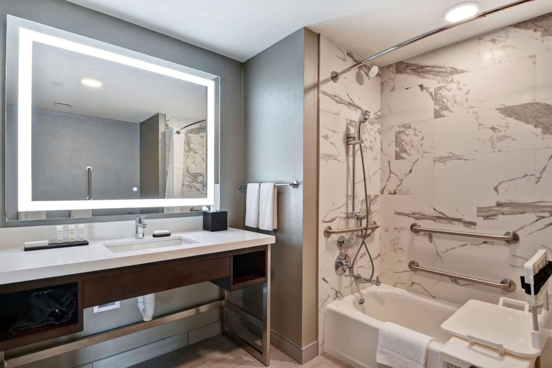 Embassy Suites By Hilton Plainfield Indianapolis Airport gallery photo in Plainfield, IN — image 24