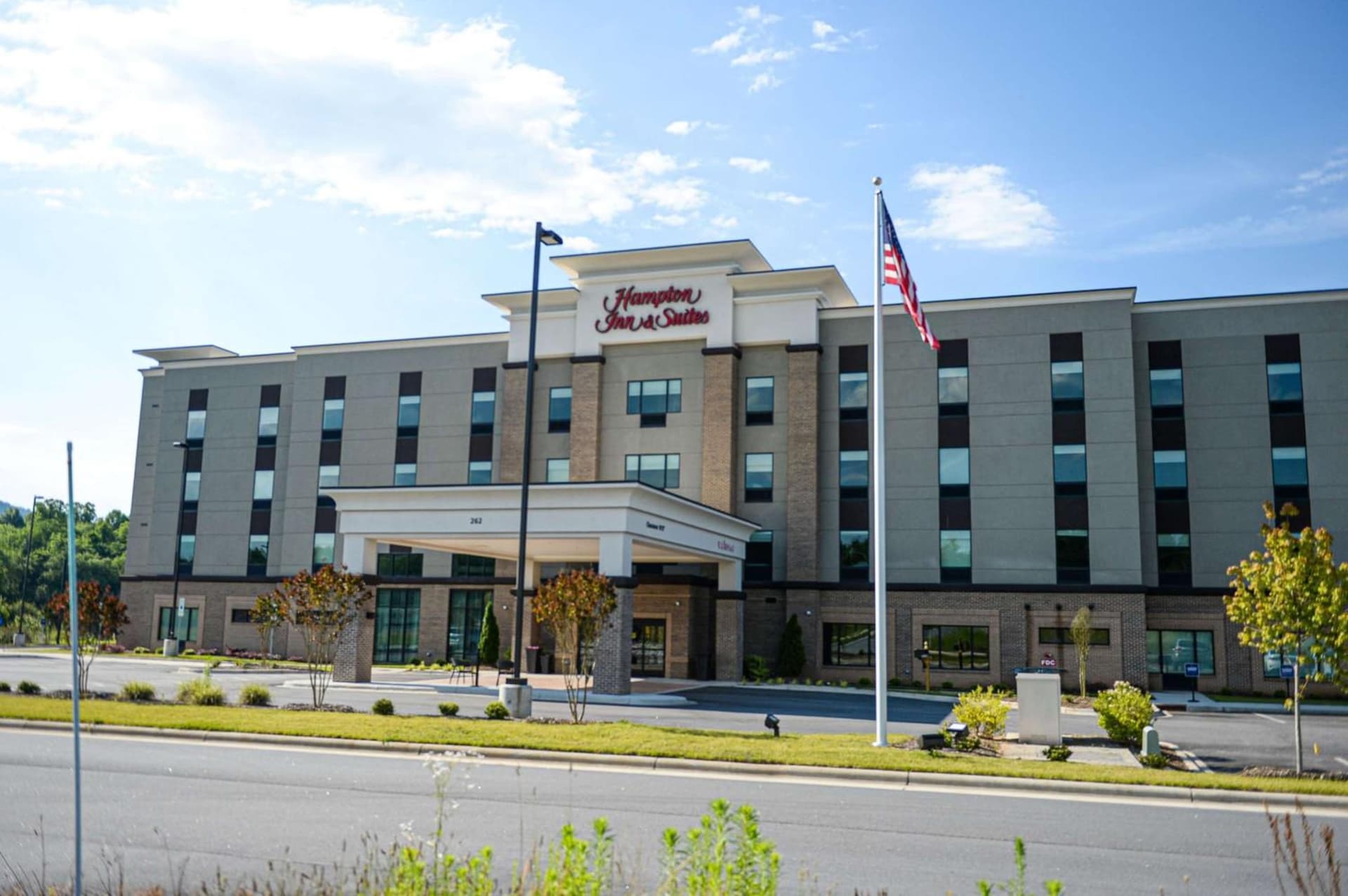 Hampton Inn & Suites Lenoir, NC interior in Lenoir, NC — gallery photo 2
