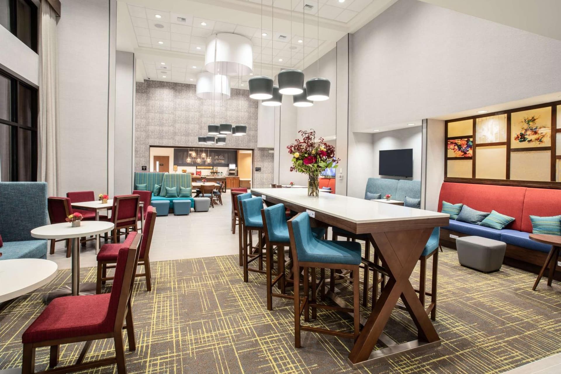 Hampton Inn & Suites Watsonville interior in Watsonville, CA — gallery photo 2