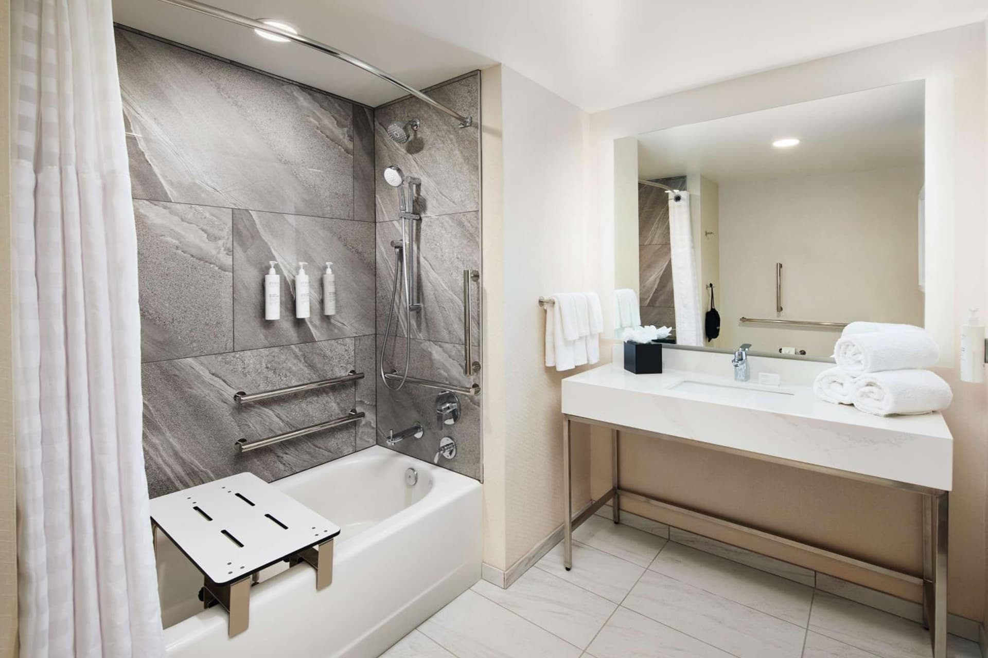 Embassy Suites By Hilton Atlanta Airport North gallery photo in Atlanta, GA — image 18