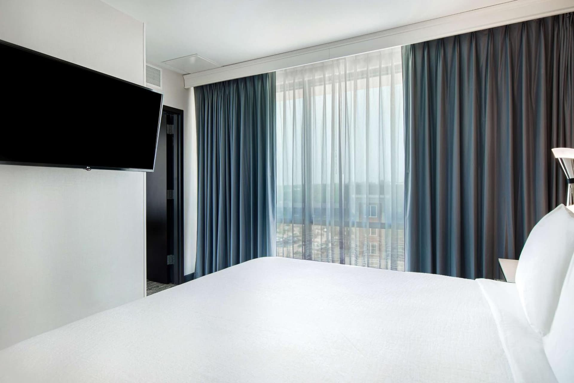 Embassy Suites By Hilton Alpharetta Halcyon gallery photo in Alpharetta, GA — image 14