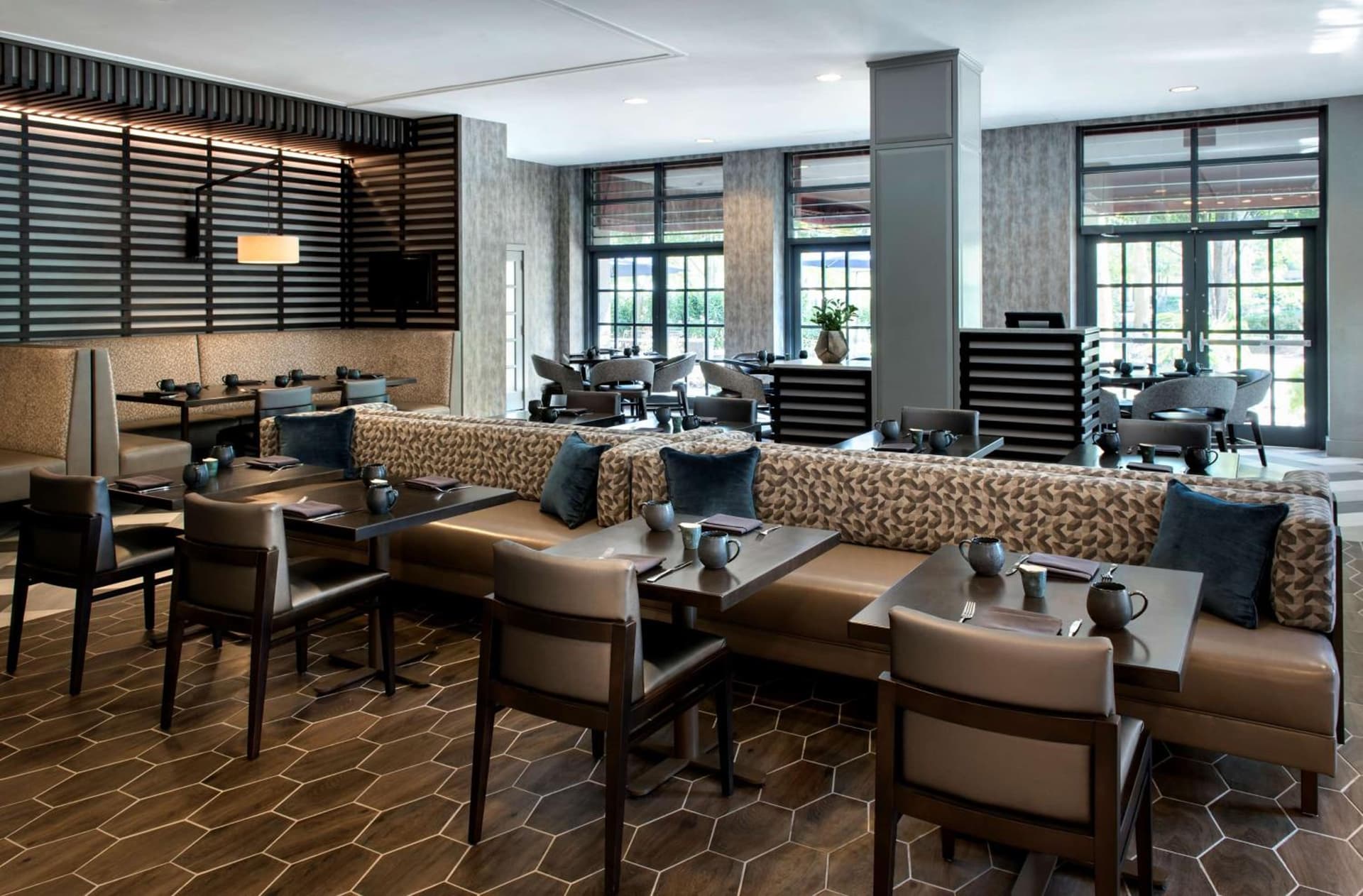 Embassy Suites by Hilton Bethesda Washington DC gallery photo in Bethesda, MD — image 14