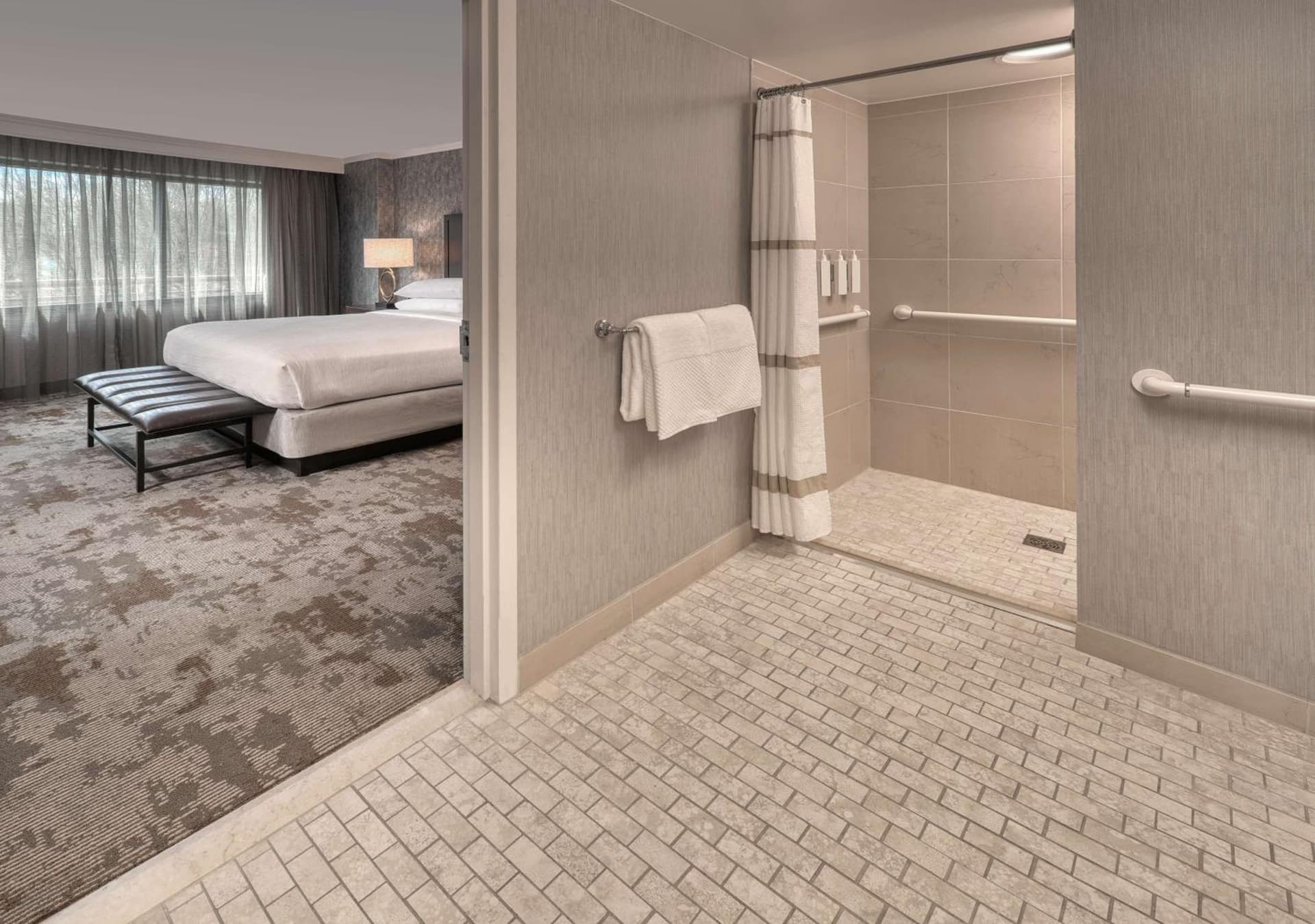 Embassy Suites by Hilton Bethesda Washington DC gallery photo in Bethesda, MD — image 7