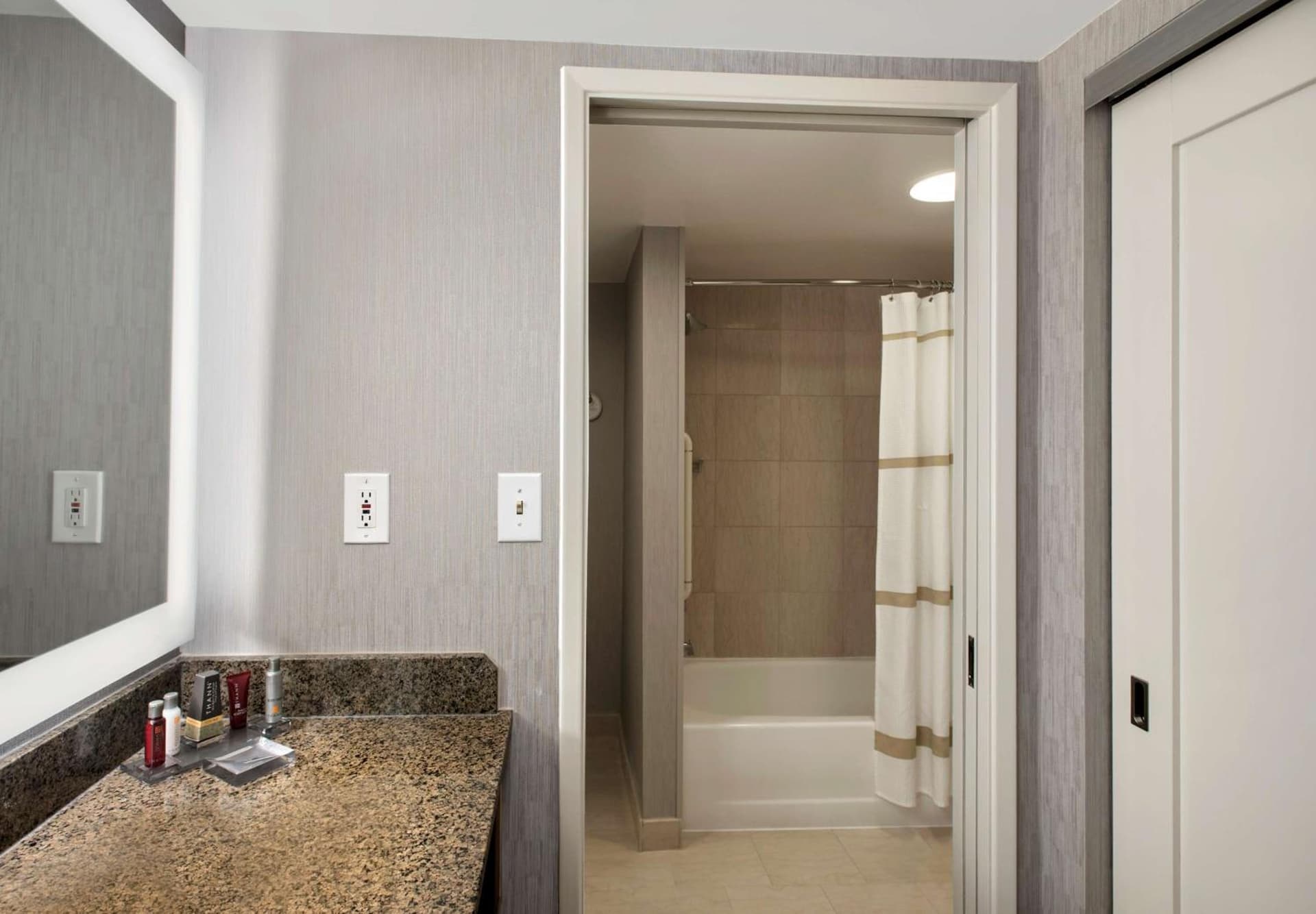 Embassy Suites by Hilton Bethesda Washington DC gallery photo in Bethesda, MD — image 10