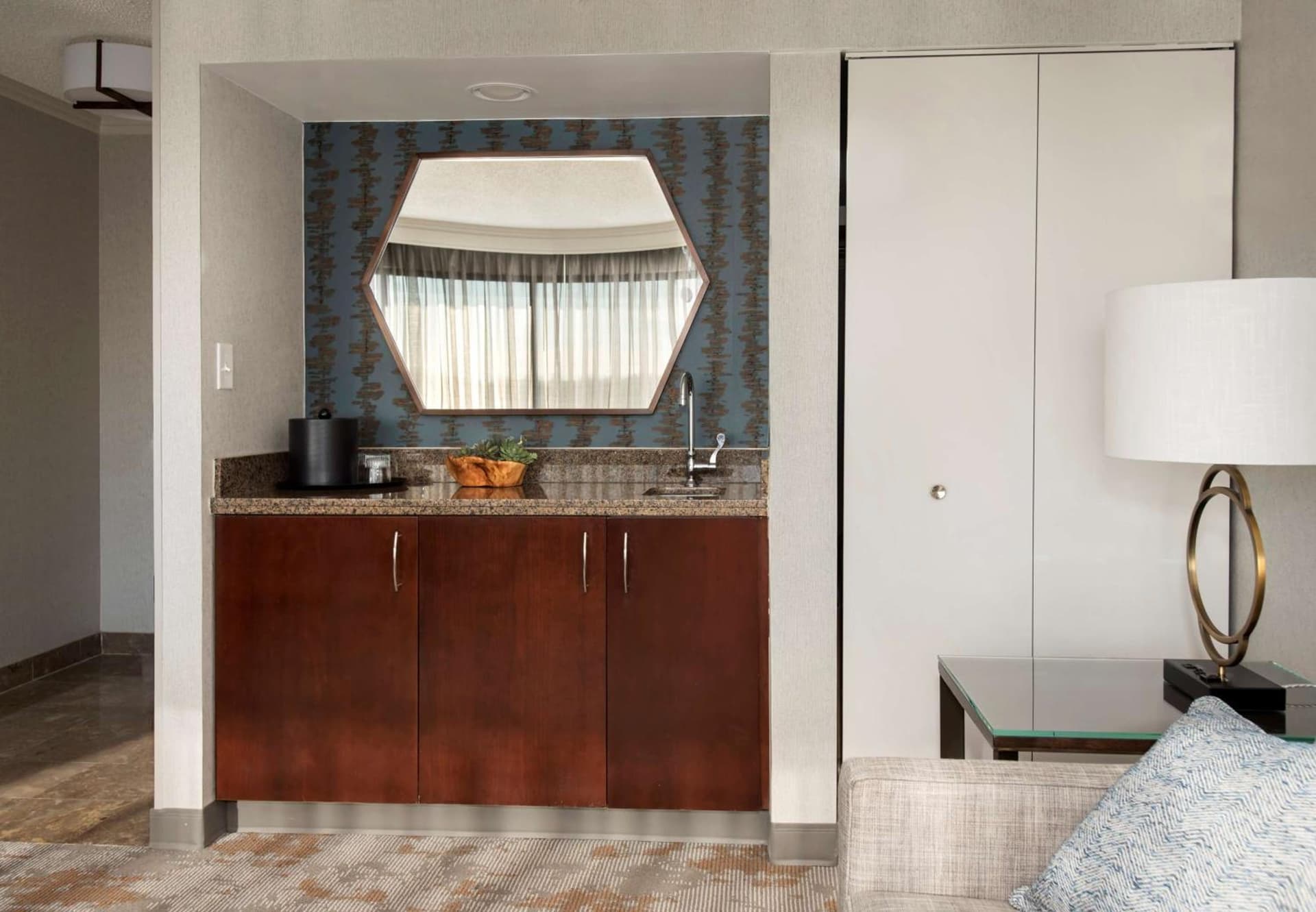 Embassy Suites by Hilton Bethesda Washington DC gallery photo in Bethesda, MD — image 13