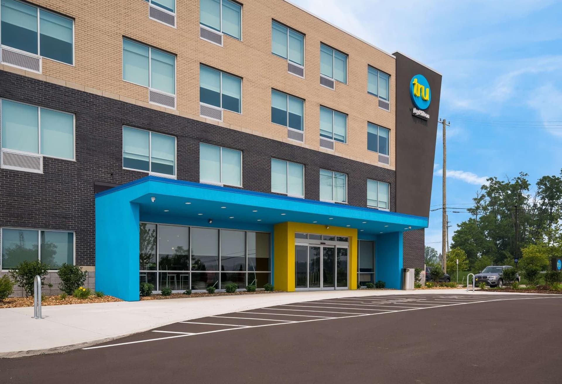 Tru By Hilton Novi Detroit interior in Novi, MI — gallery photo 2