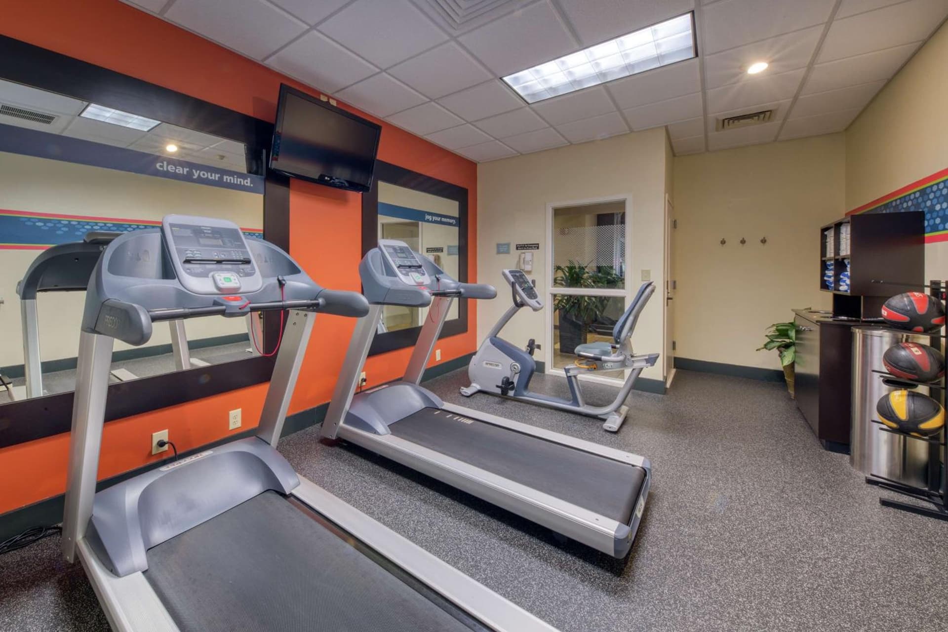 Hampton Inn & Suites Wilmington/Wrightsville Beach gallery photo in Wilmington, NC — image 12
