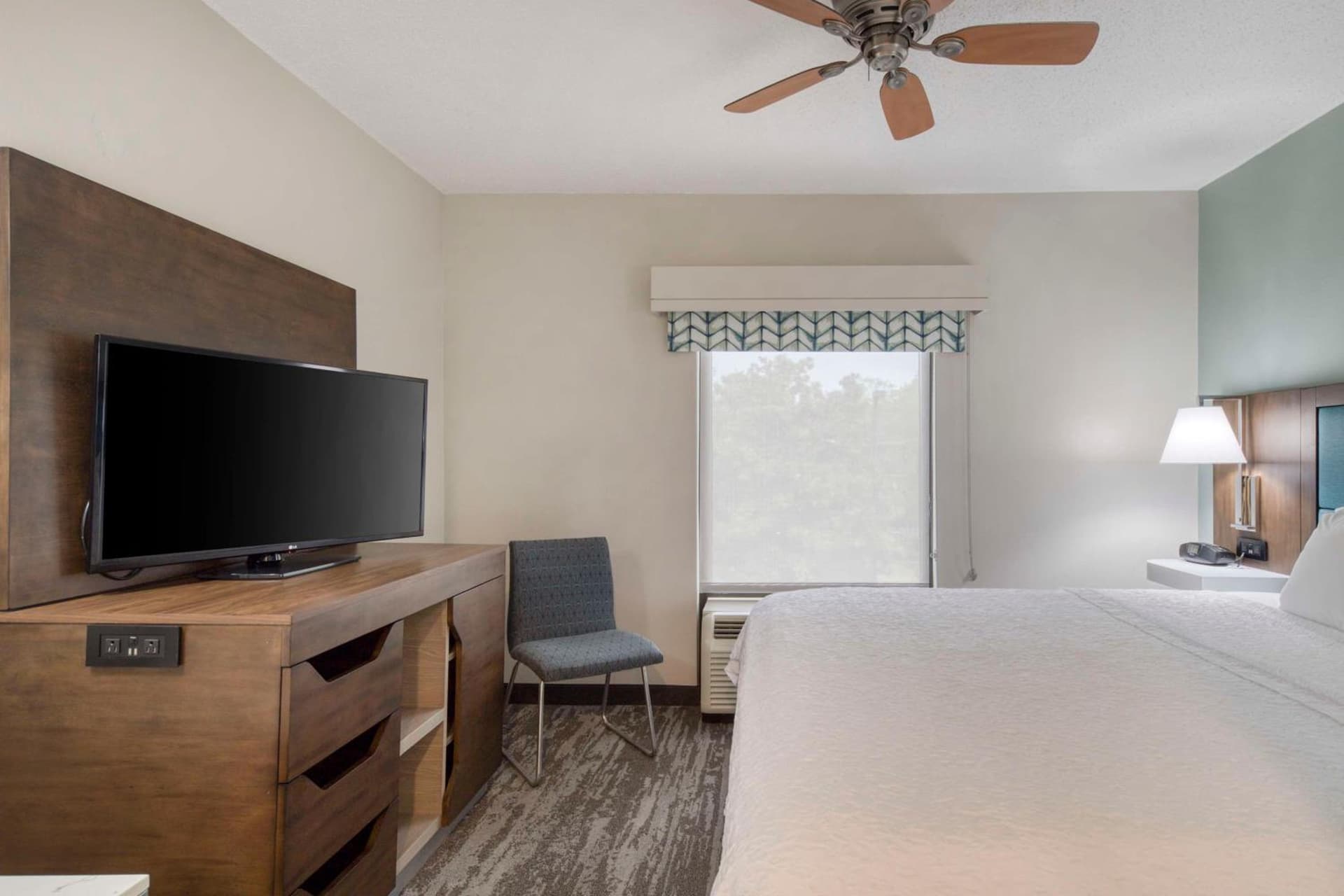 Hampton Inn & Suites Wilmington/Wrightsville Beach gallery photo in Wilmington, NC — image 14