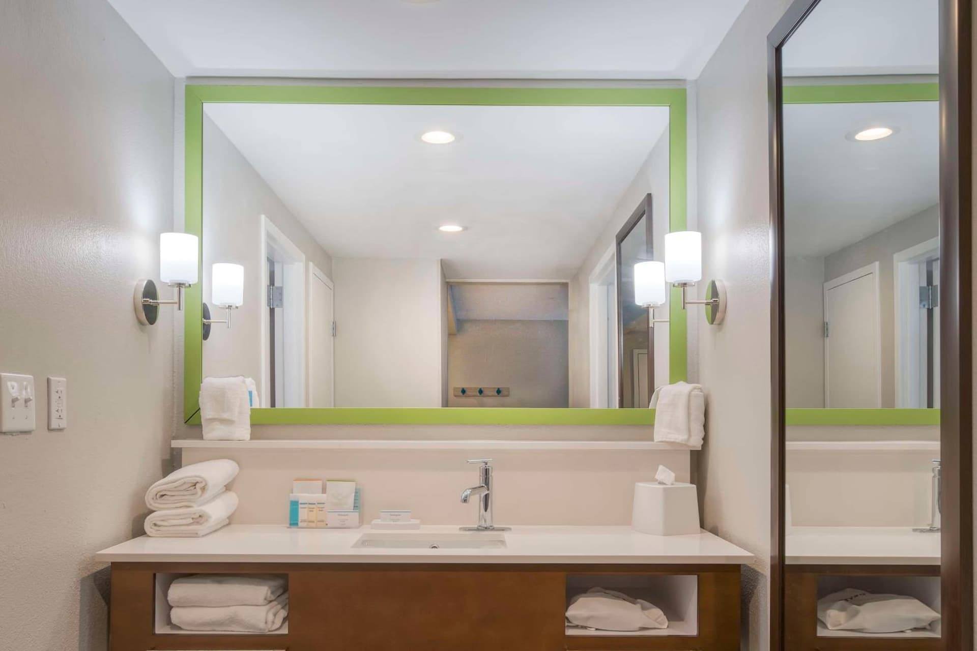 Hampton Inn & Suites Wilmington/Wrightsville Beach gallery photo in Wilmington, NC — image 67