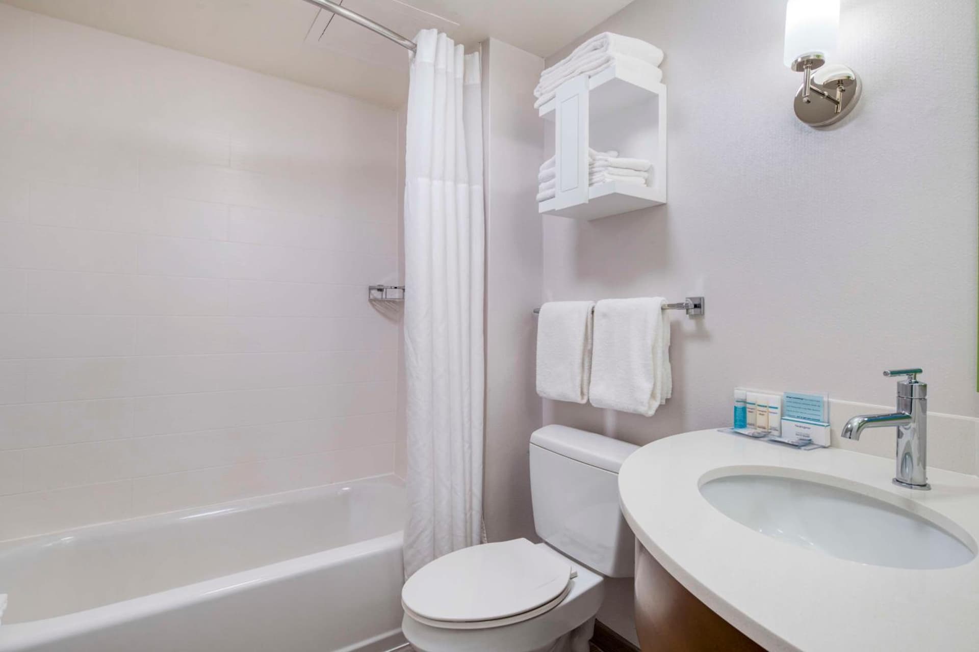 Hampton Inn & Suites Wilmington/Wrightsville Beach gallery photo in Wilmington, NC — image 53
