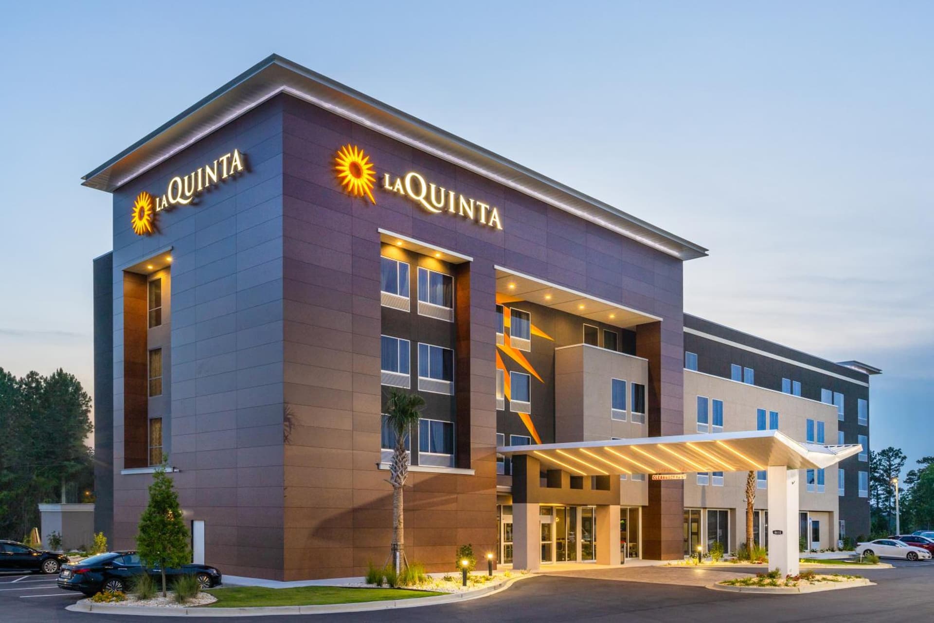 La Quinta Inn & Suites by Wyndham Valdosta featured exterior or lobby in Valdosta, GA — similar hotel