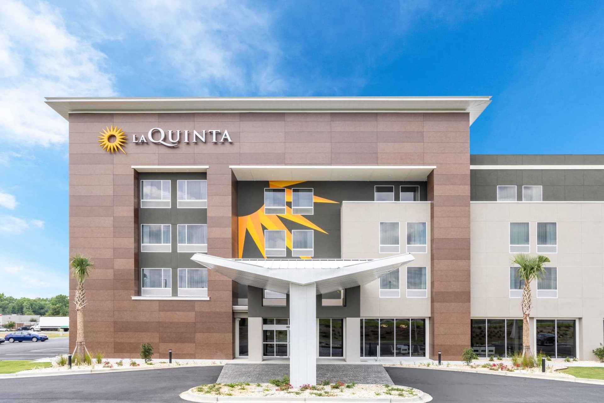 La Quinta Inn & Suites by Wyndham Valdosta property views in Valdosta, GA — gallery photo 3