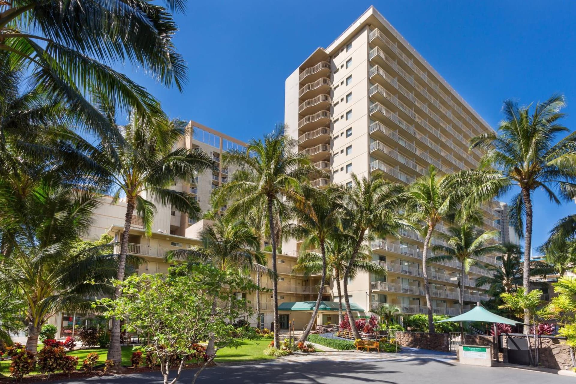 Courtyard by Marriott Waikiki Beach interior in Honolulu, HI — gallery photo 2