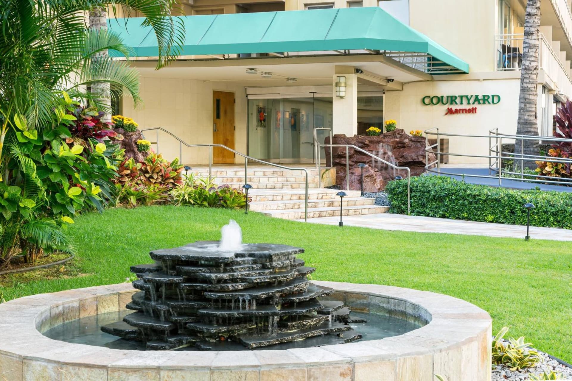 Courtyard by Marriott Waikiki Beach property views in Honolulu, HI — gallery photo 3
