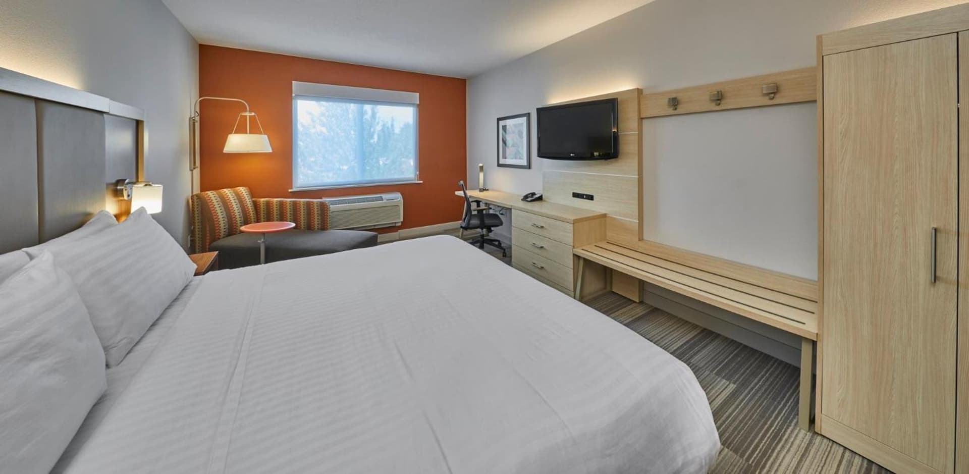 Holiday Inn Express Hotel & Suites Medford-Central Point by IHG interior in Central Point, OR — gallery photo 2