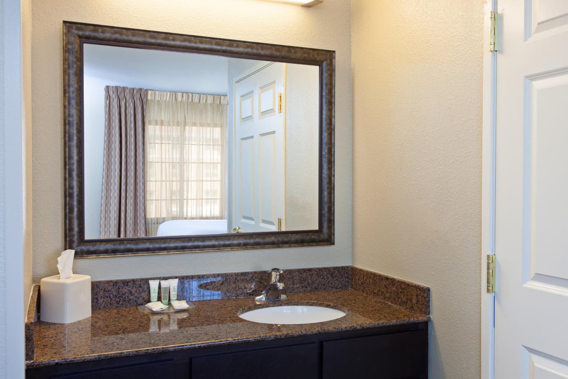 Staybridge Suites Fairfield Napa Valley Area by IHG interior in Fairfield, CA — gallery photo 2