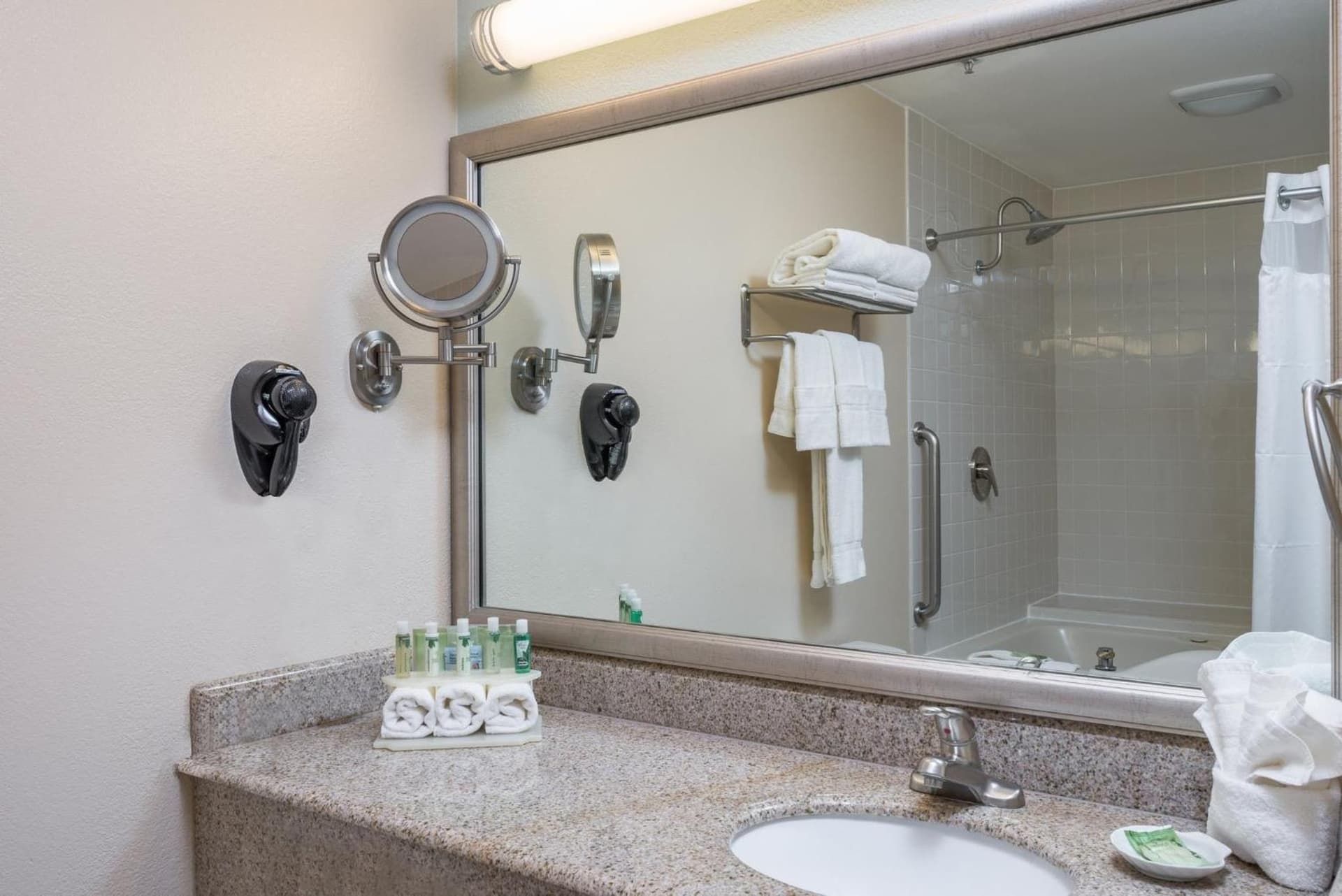 Holiday Inn Express & Suites Santa Clara - Silicon Valley by IHG gallery photo in Santa Clara, CA — image 9