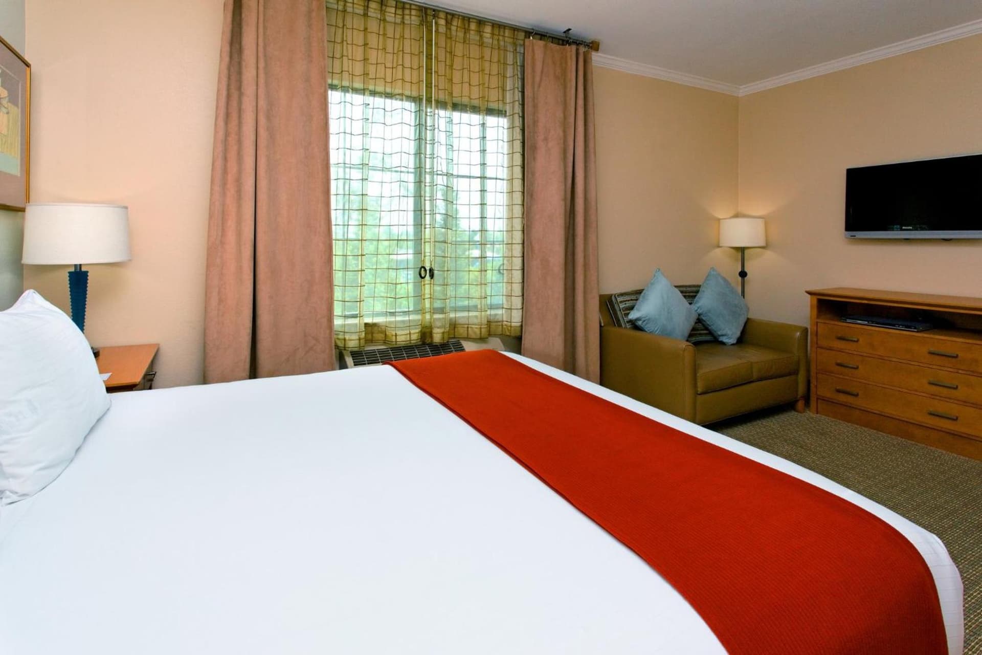 Holiday Inn Express & Suites Santa Clara - Silicon Valley by IHG interior in Santa Clara, CA — gallery photo 2