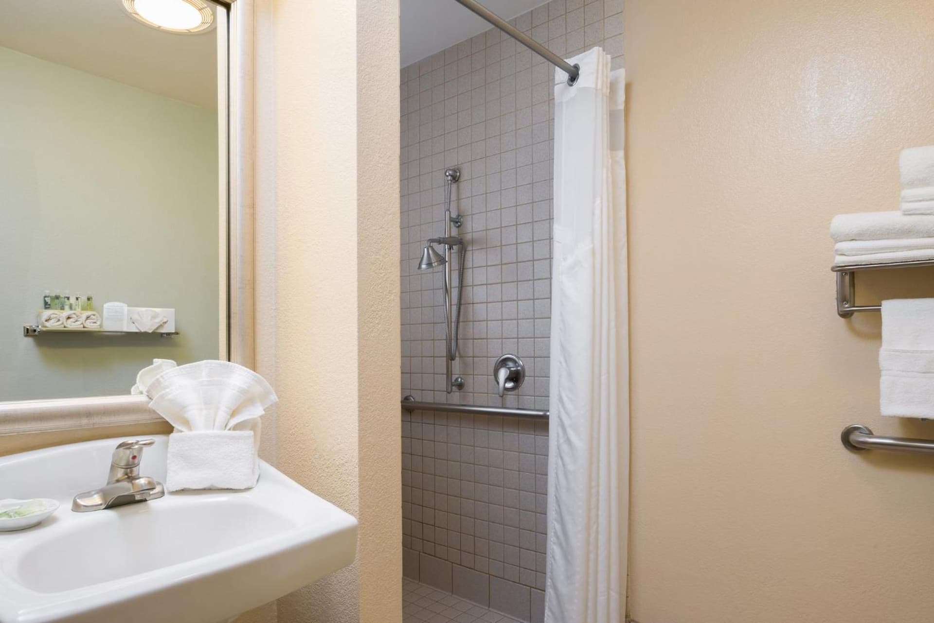 Holiday Inn Express & Suites Santa Clara - Silicon Valley by IHG gallery photo in Santa Clara, CA — image 32