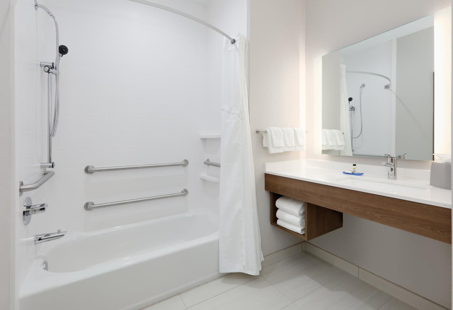 Holiday Inn Express & Suites - Plano - The Colony by IHG gallery photo in The Colony, TX — image 4