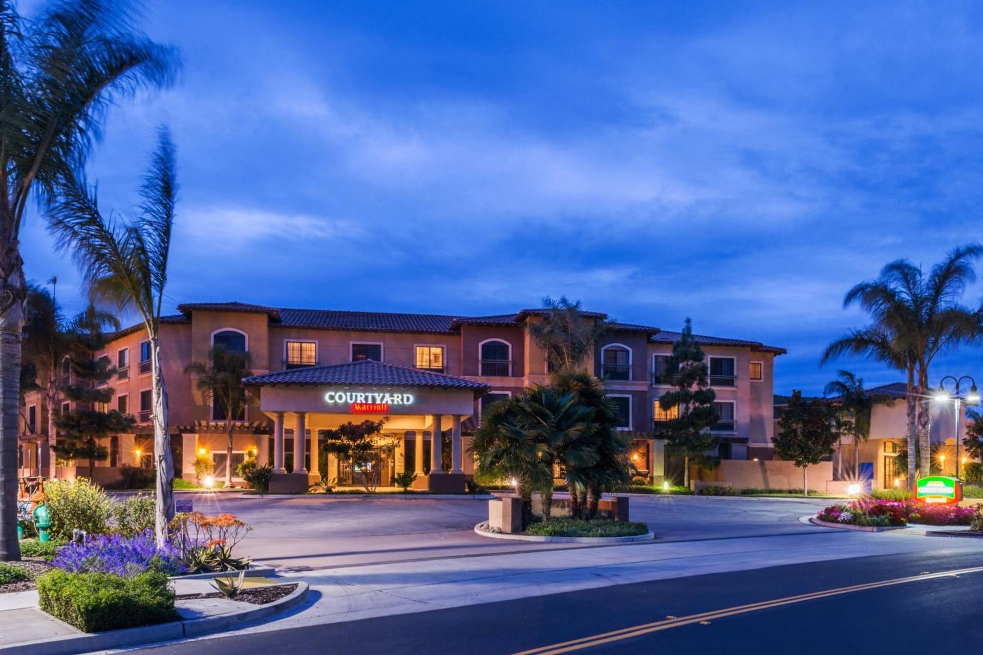 Courtyard by Marriott San Luis Obispo interior in San Luis Obispo, CA — gallery photo 2