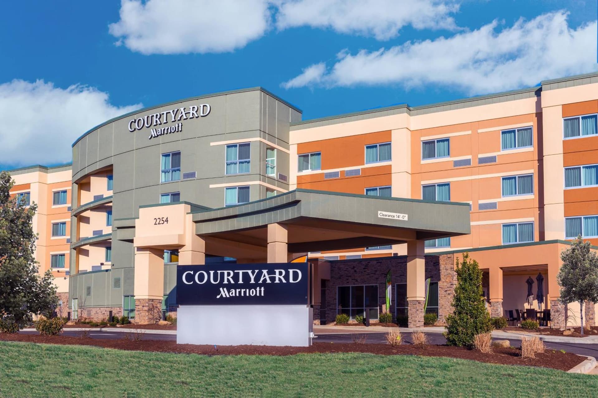 Courtyard by Marriott Somerset interior in Somerset, KY — gallery photo 2