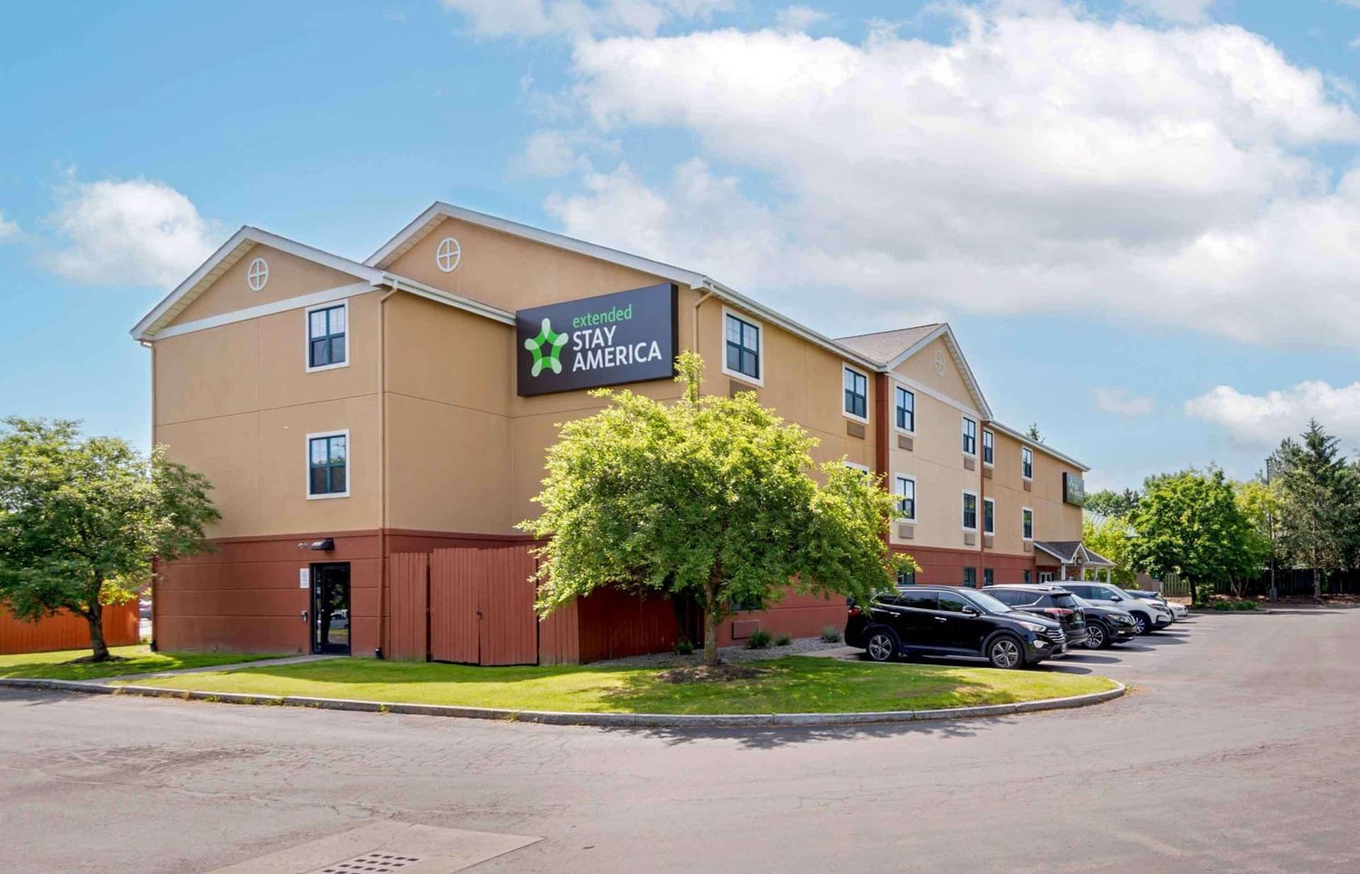 Extended Stay America Suites - Syracuse - Dewitt featured exterior or lobby in East Syracuse, NY — similar hotel