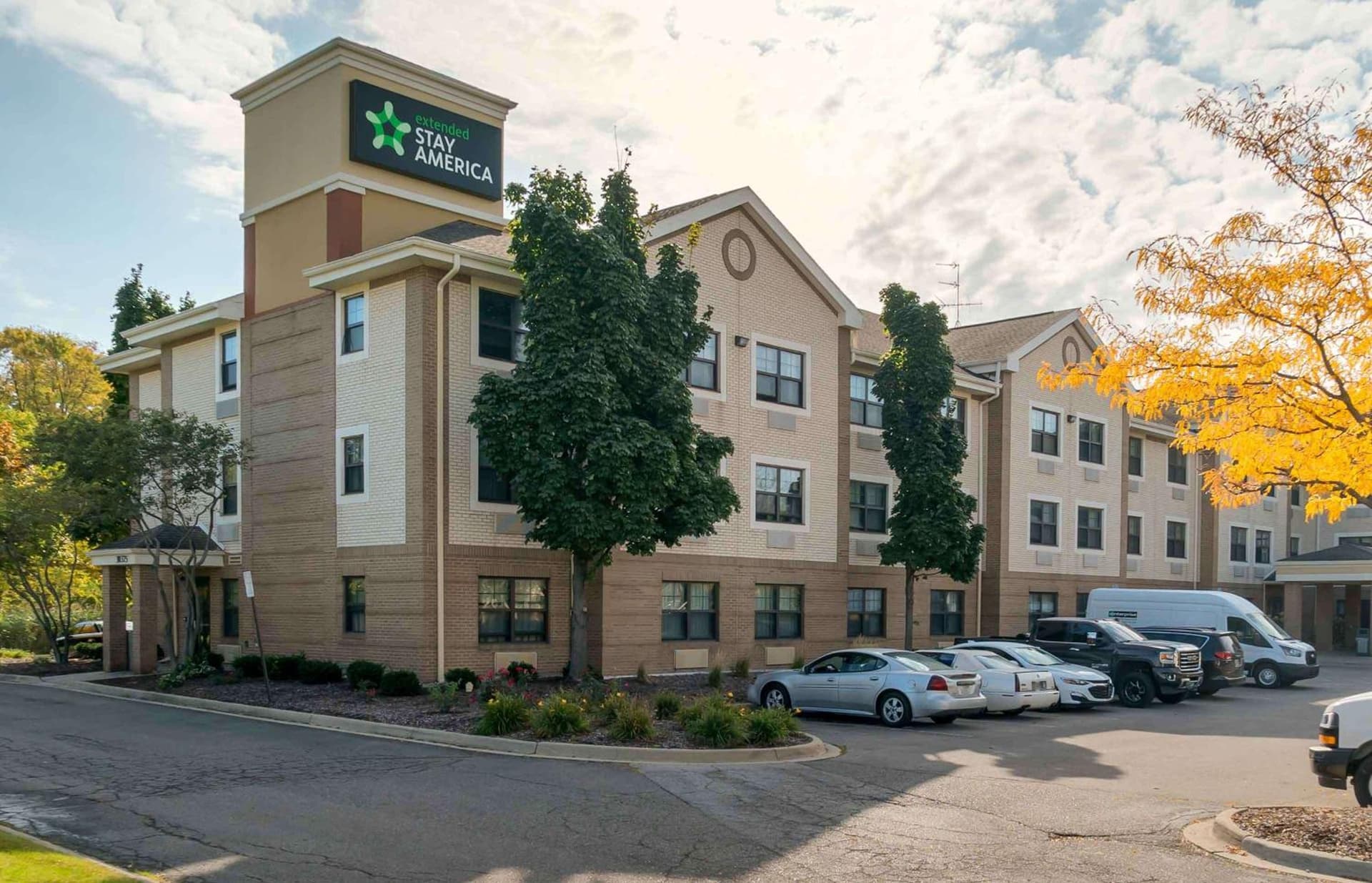 Extended Stay America Suites - Detroit - Metropolitan Airport featured exterior or lobby in Romulus, MI — similar hotel