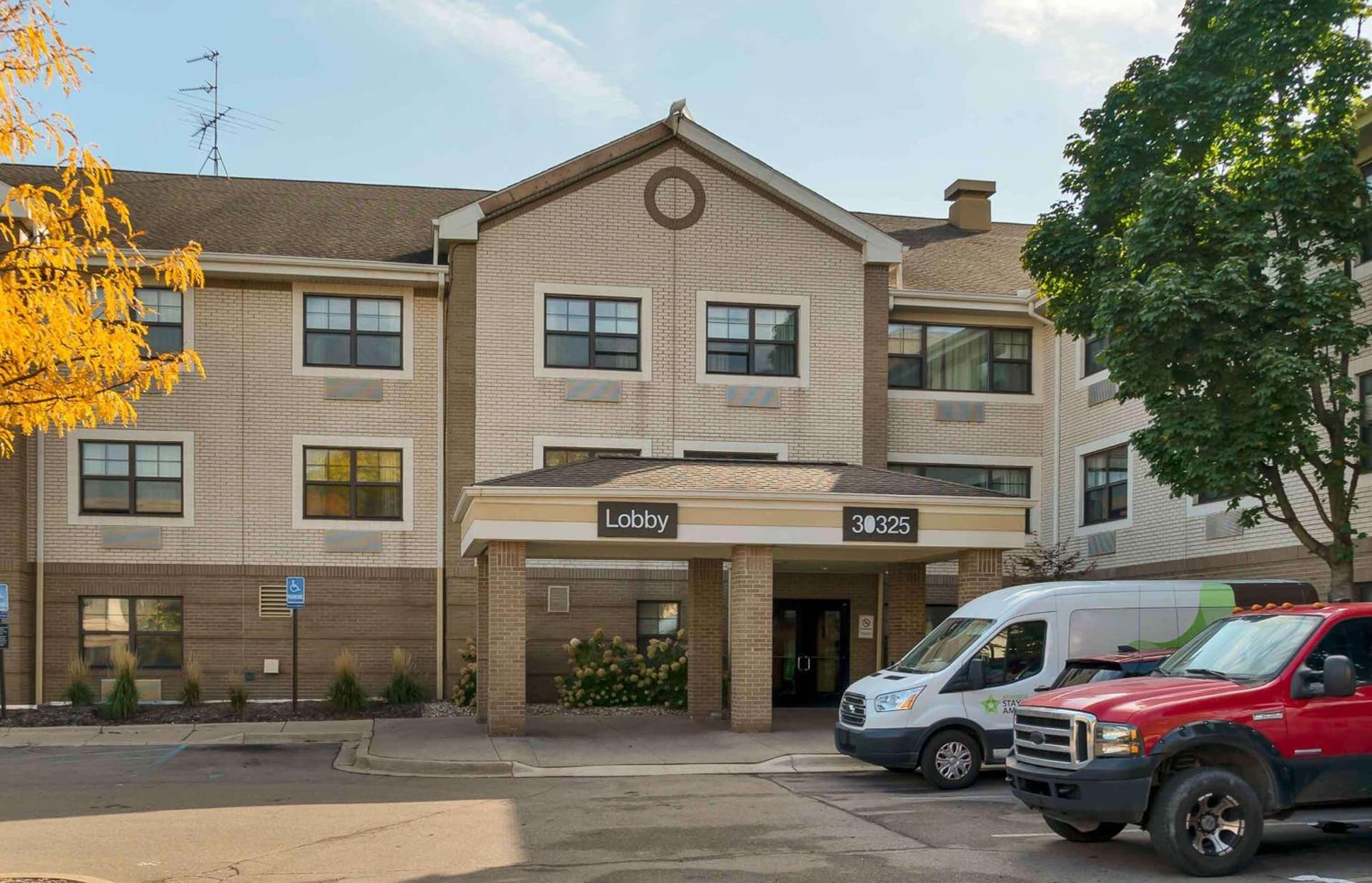 Extended Stay America Suites - Detroit - Metropolitan Airport interior in Romulus, MI — gallery photo 2