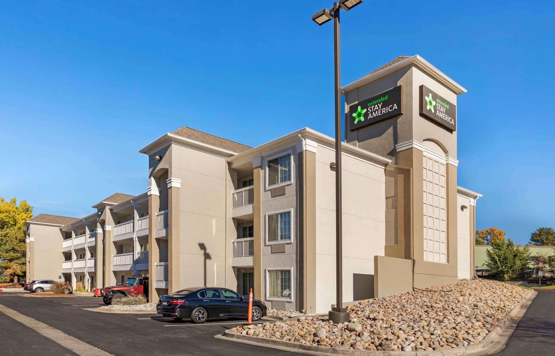 Extended Stay America Select Suites - Denver - Cherry Creek featured exterior or lobby in Denver, CO — similar hotel