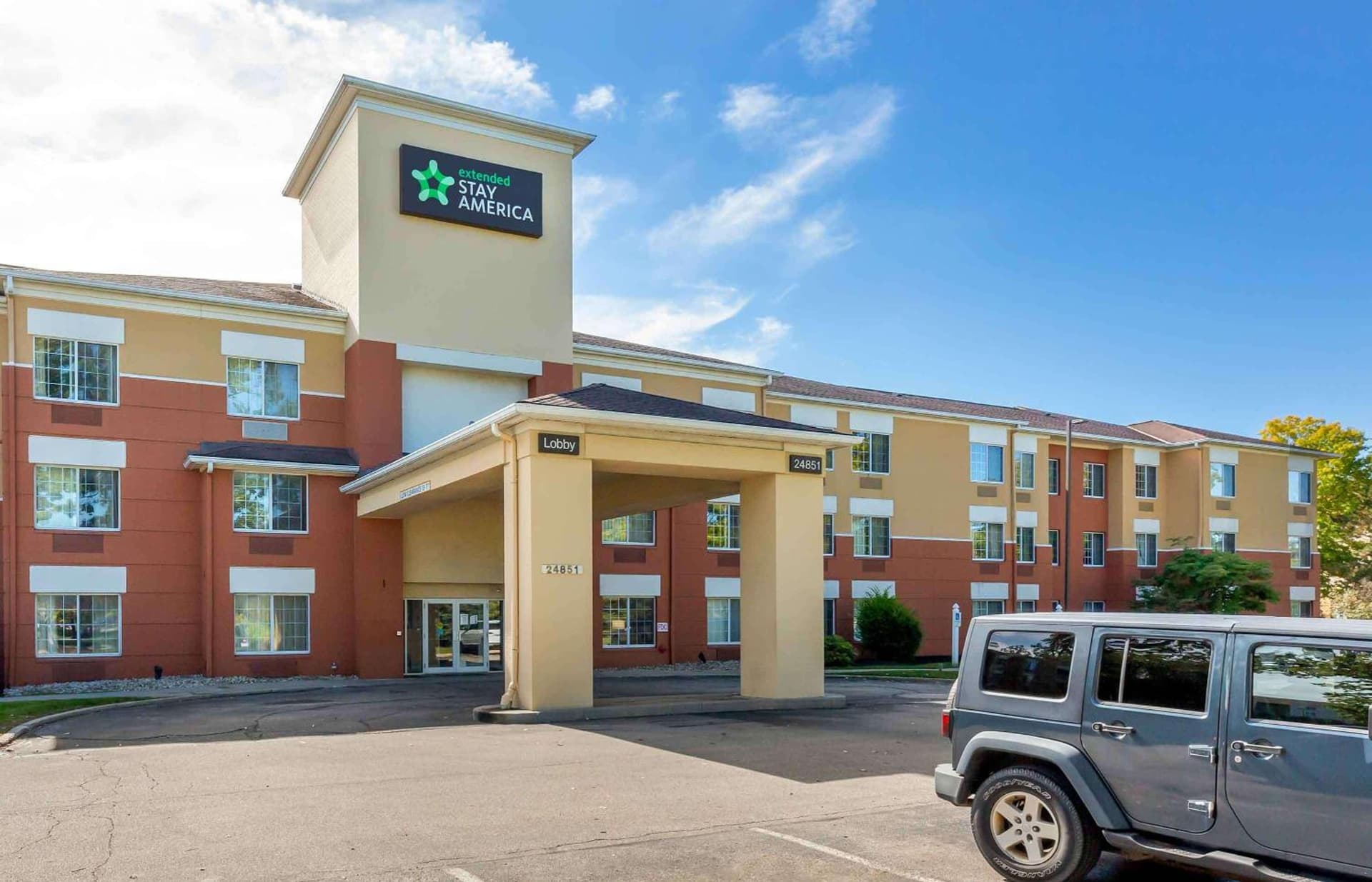 Extended Stay America Suites - Cleveland - Airport - North Olmsted interior in North Olmsted, OH — gallery photo 2