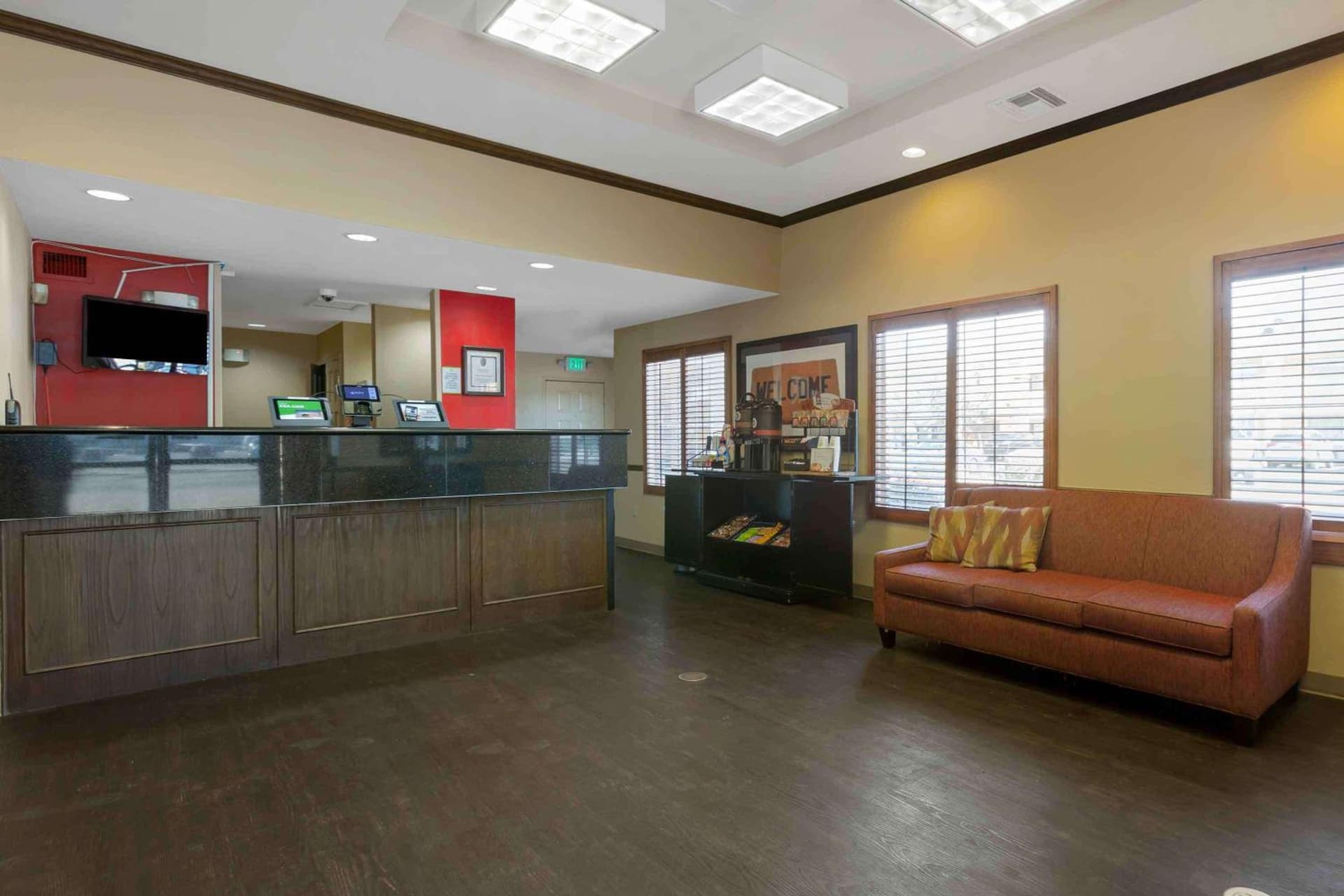 Extended Stay America Select Suites - Phoenix - Airport - E Oak St property views in Phoenix, AZ — gallery photo 3
