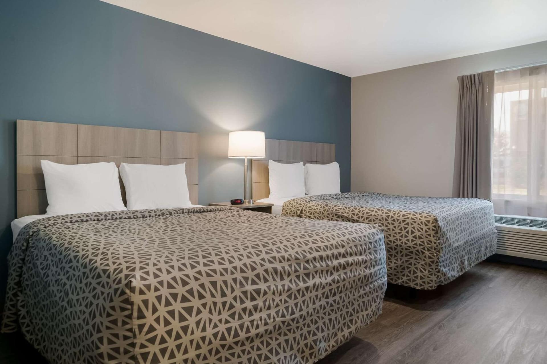 WoodSpring Suites Detroit Sterling Heights gallery photo in Sterling Heights, MI — image 4