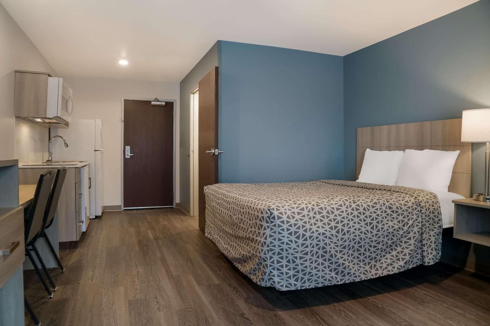 WoodSpring Suites Detroit Sterling Heights gallery photo in Sterling Heights, MI — image 9