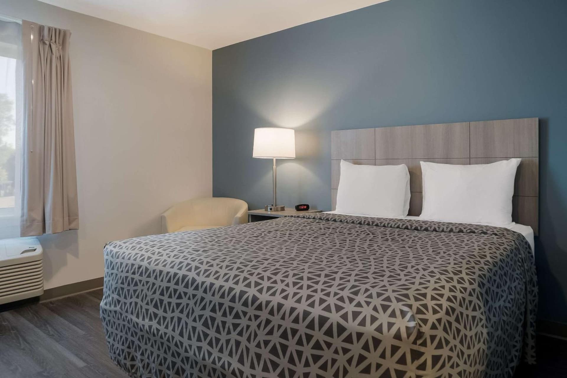 WoodSpring Suites Detroit Sterling Heights gallery photo in Sterling Heights, MI — image 10