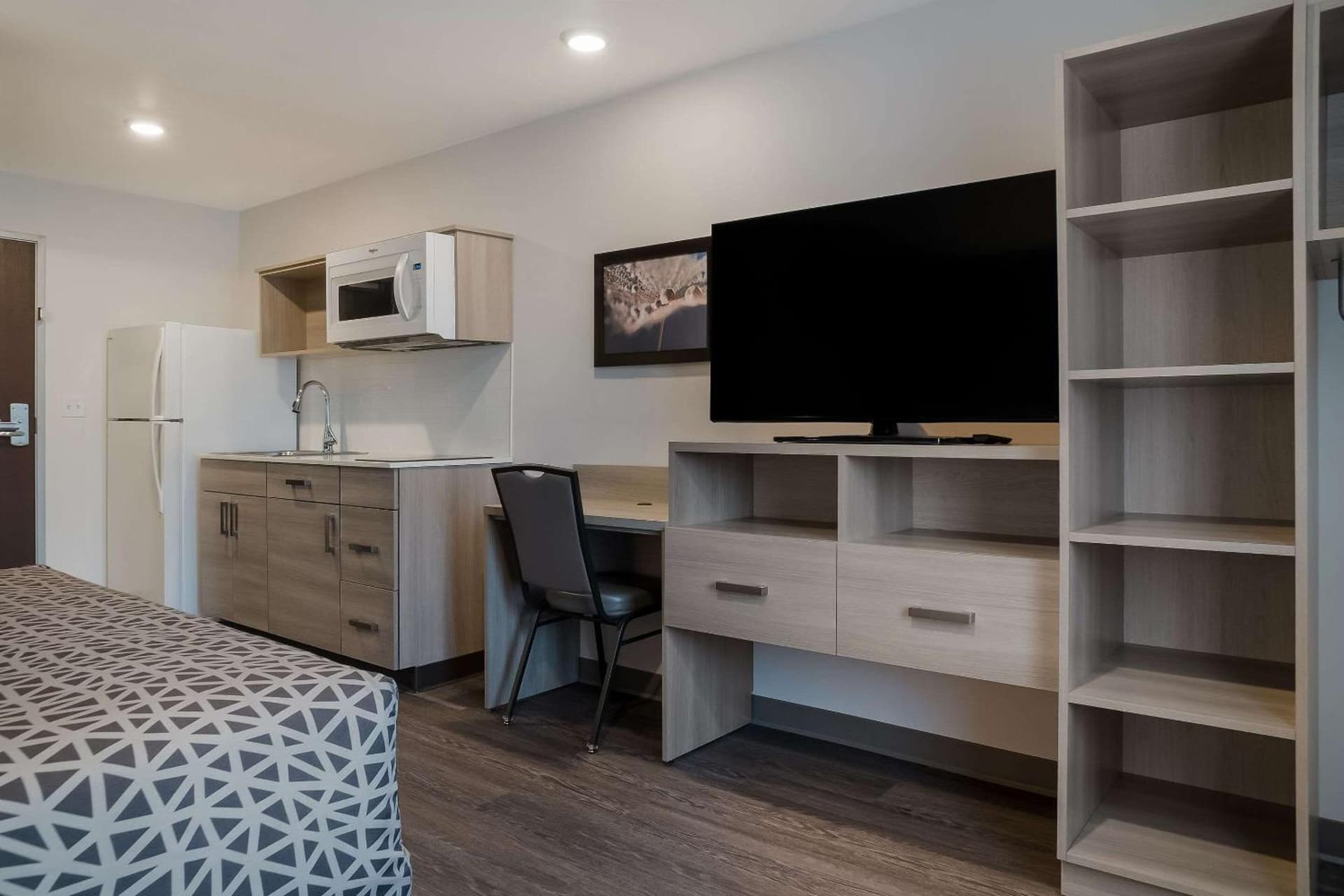WoodSpring Suites Detroit Sterling Heights gallery photo in Sterling Heights, MI — image 11