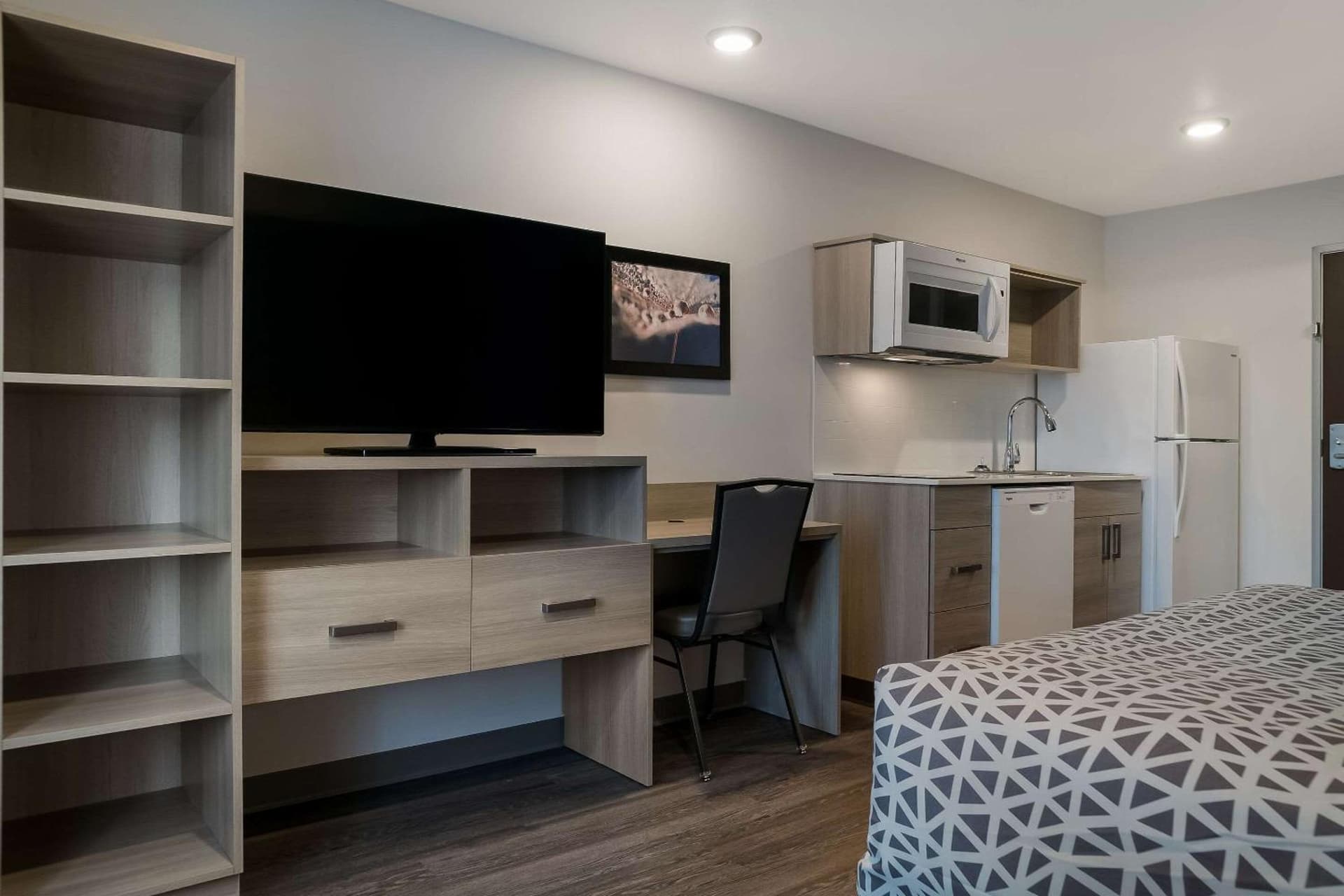 WoodSpring Suites Detroit Sterling Heights gallery photo in Sterling Heights, MI — image 15