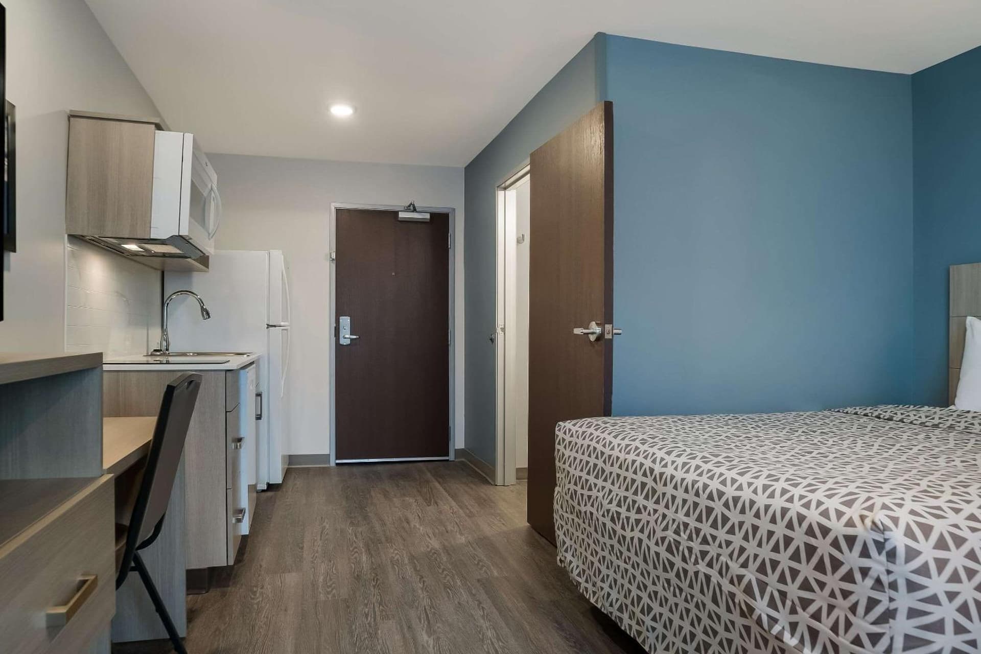 WoodSpring Suites Detroit Sterling Heights gallery photo in Sterling Heights, MI — image 16