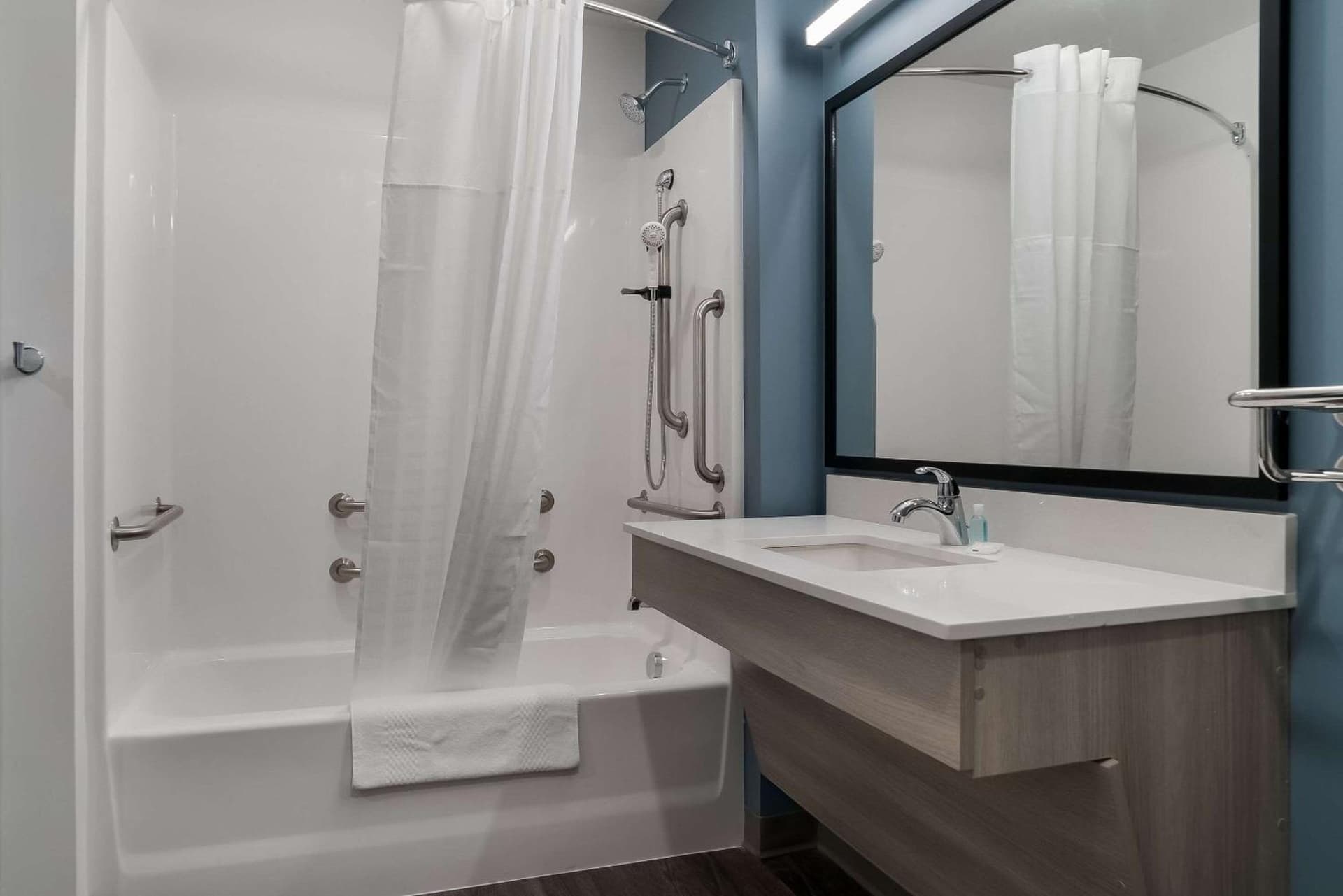 WoodSpring Suites Detroit Sterling Heights gallery photo in Sterling Heights, MI — image 21