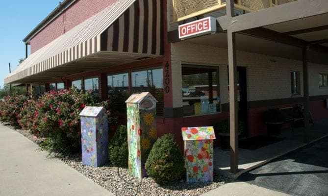 Big Bend Traveler's Inn interior in Great Bend, KS — gallery photo 2