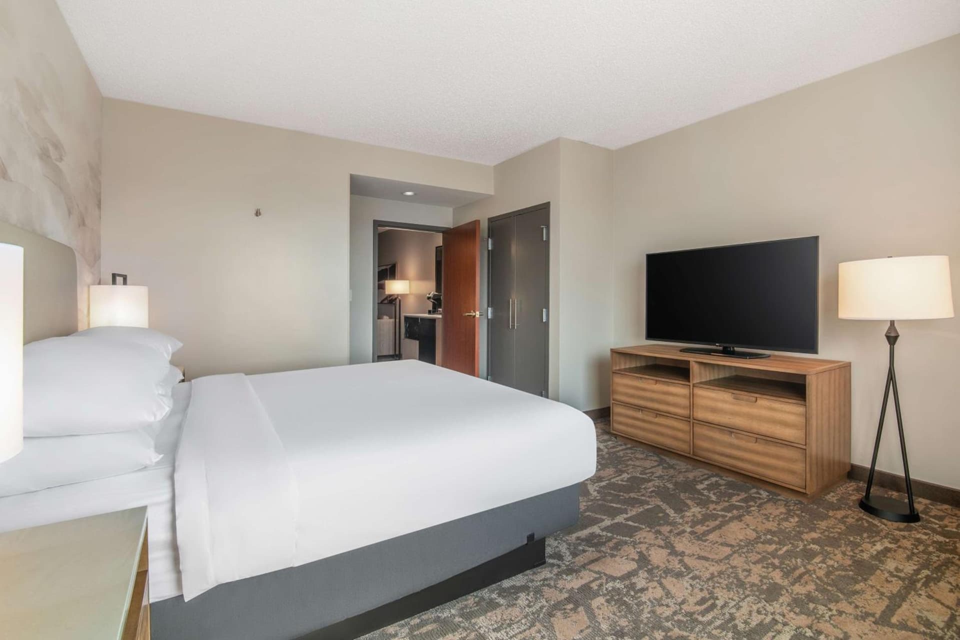 Embassy Suites by Hilton Albuquerque gallery photo in Albuquerque, NM — image 44