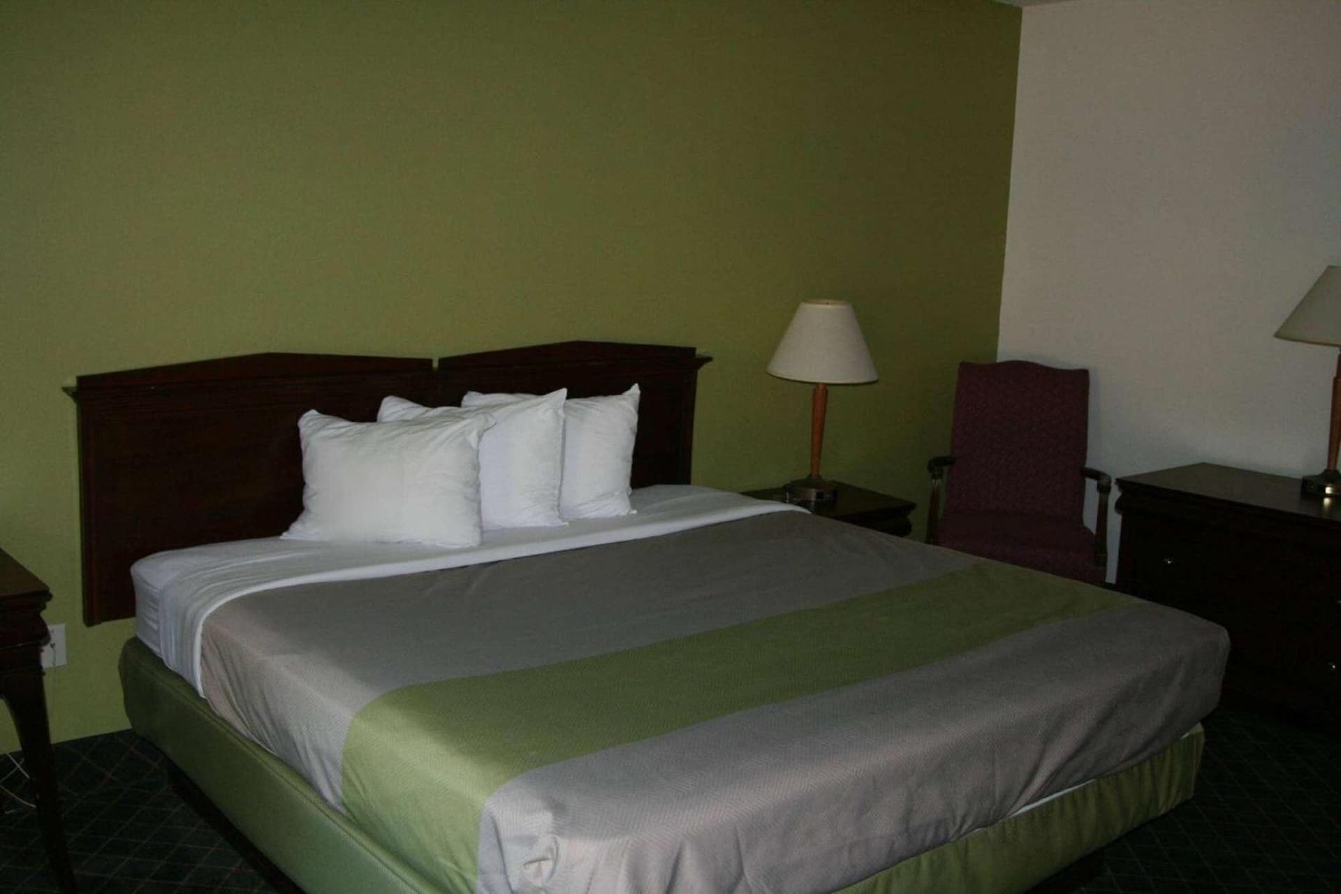 Travelodge by Wyndham Roanoke interior in Roanoke, VA — gallery photo 2
