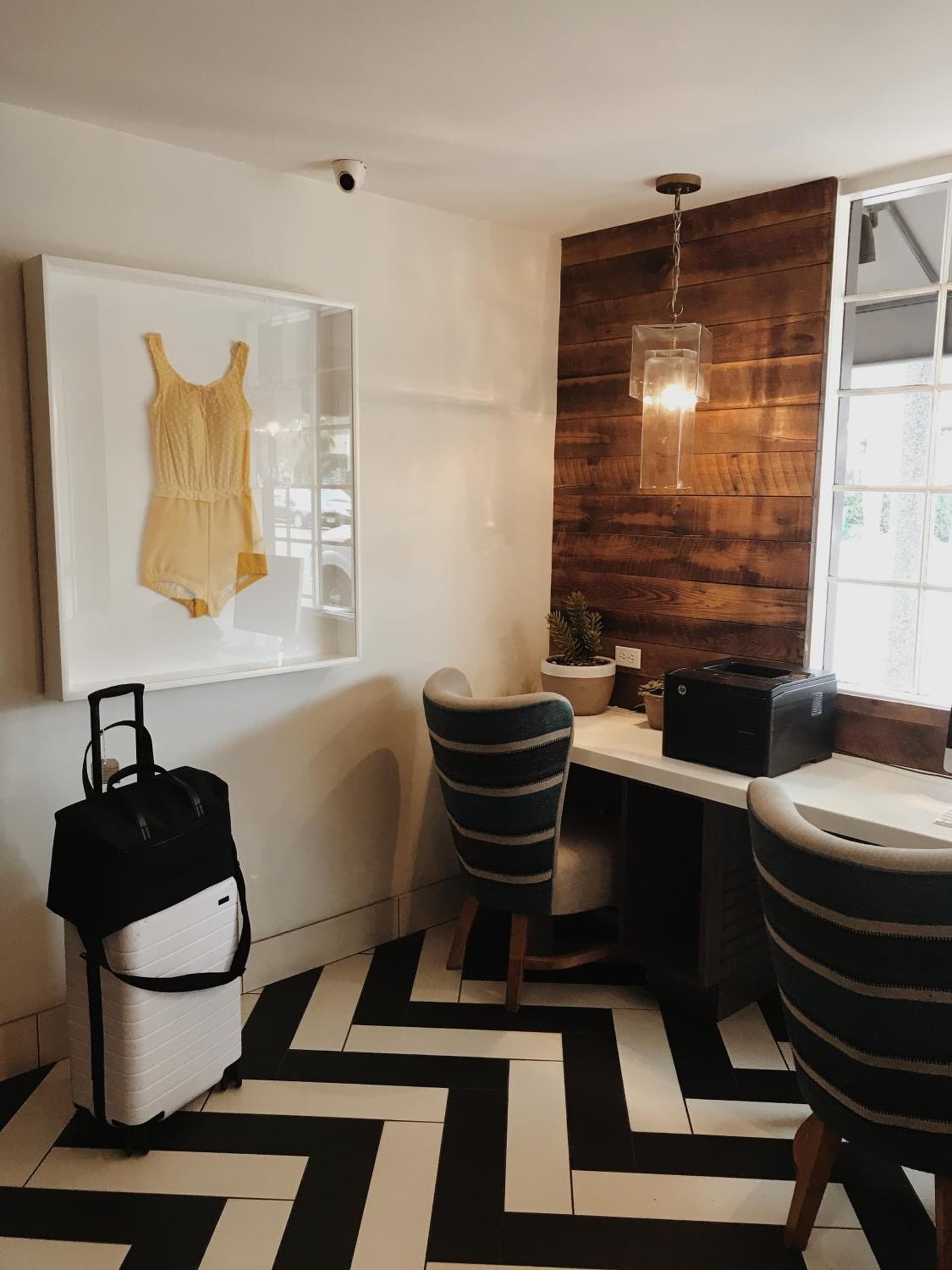 Inn at Venice Beach interior in Los Angeles, CA — gallery photo 2