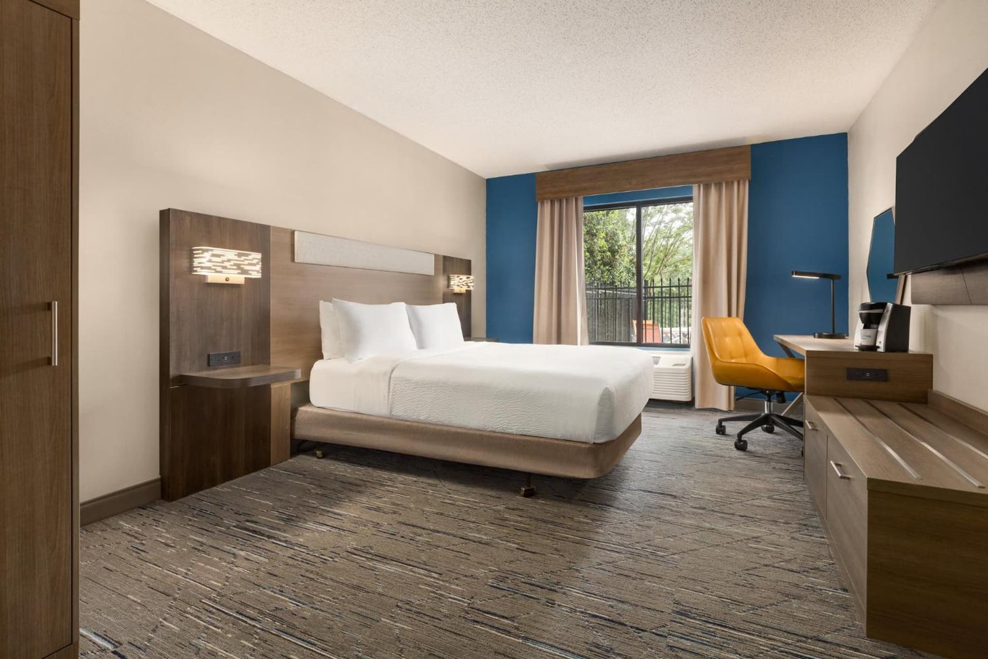 Holiday Inn Express & Suites Greenville-Downtown by IHG gallery photo in Greenville, SC — image 16