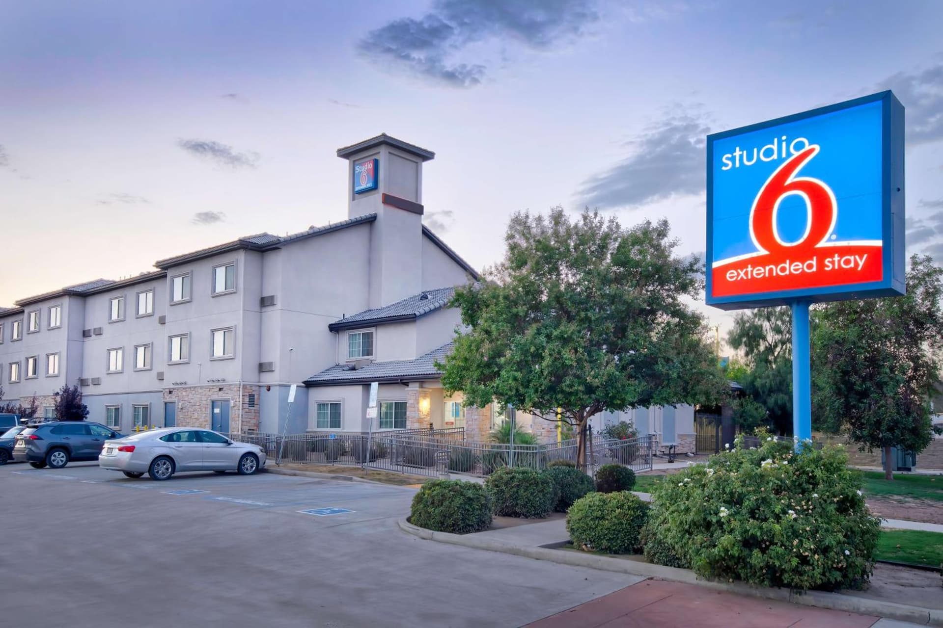 Studio 6-Bakersfield, CA featured exterior or lobby in Bakersfield, CA — similar hotel