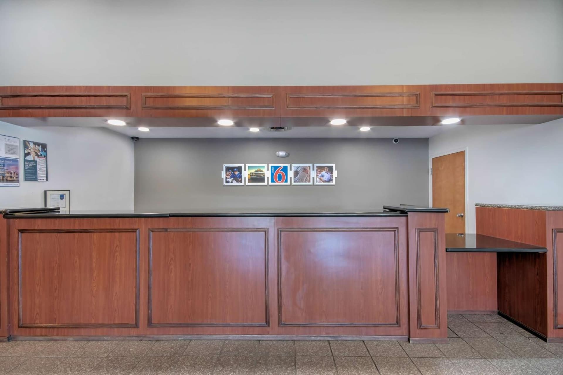 Motel 6 Walton, KY - Richwood - Cincinnati Airport South interior in Walton, KY — gallery photo 2