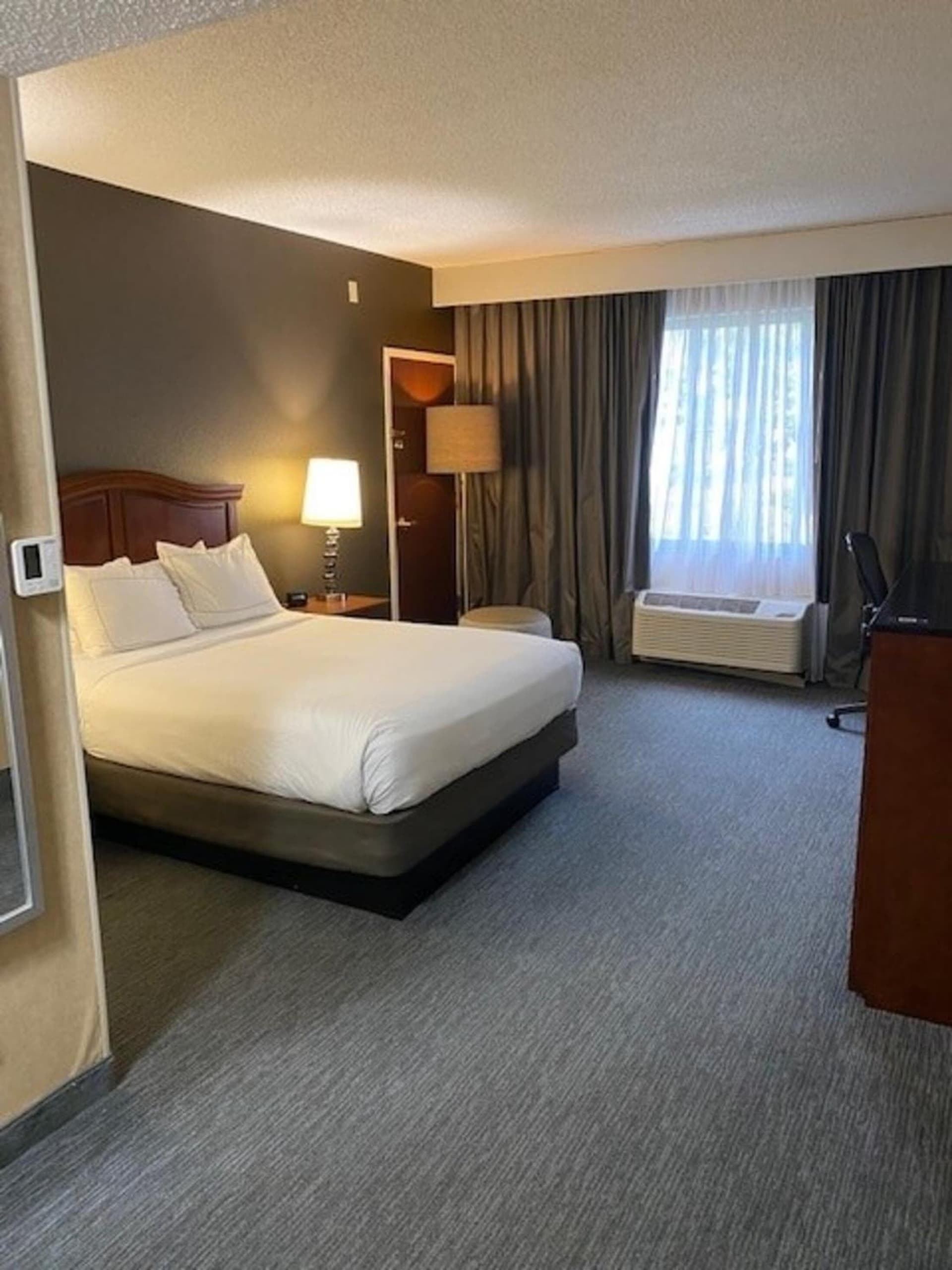 DoubleTree by Hilton Hotel Detroit Novi property views in Novi, MI — gallery photo 3