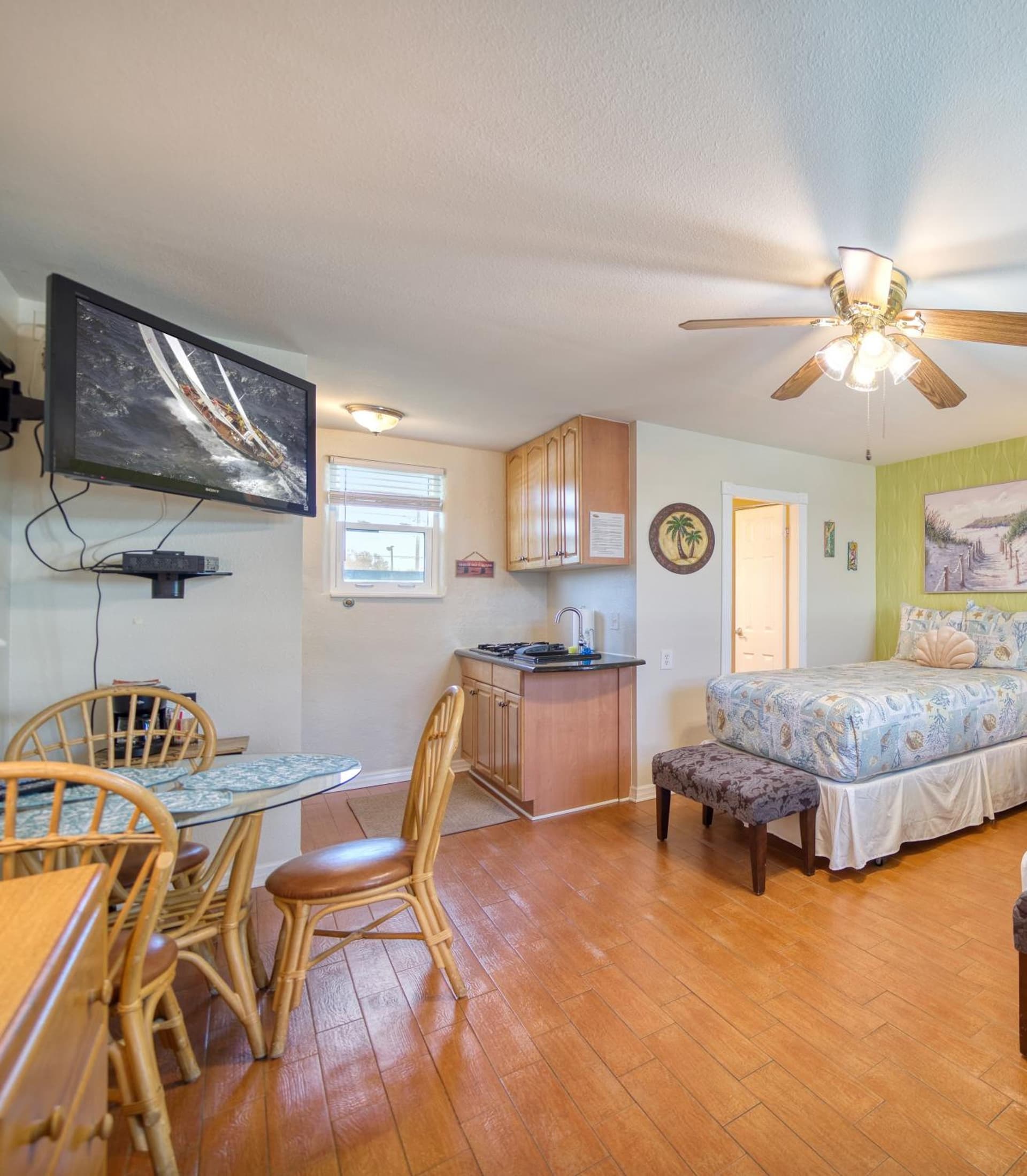 Camelot Beach Suites gallery photo in Clearwater Beach, FL — image 5