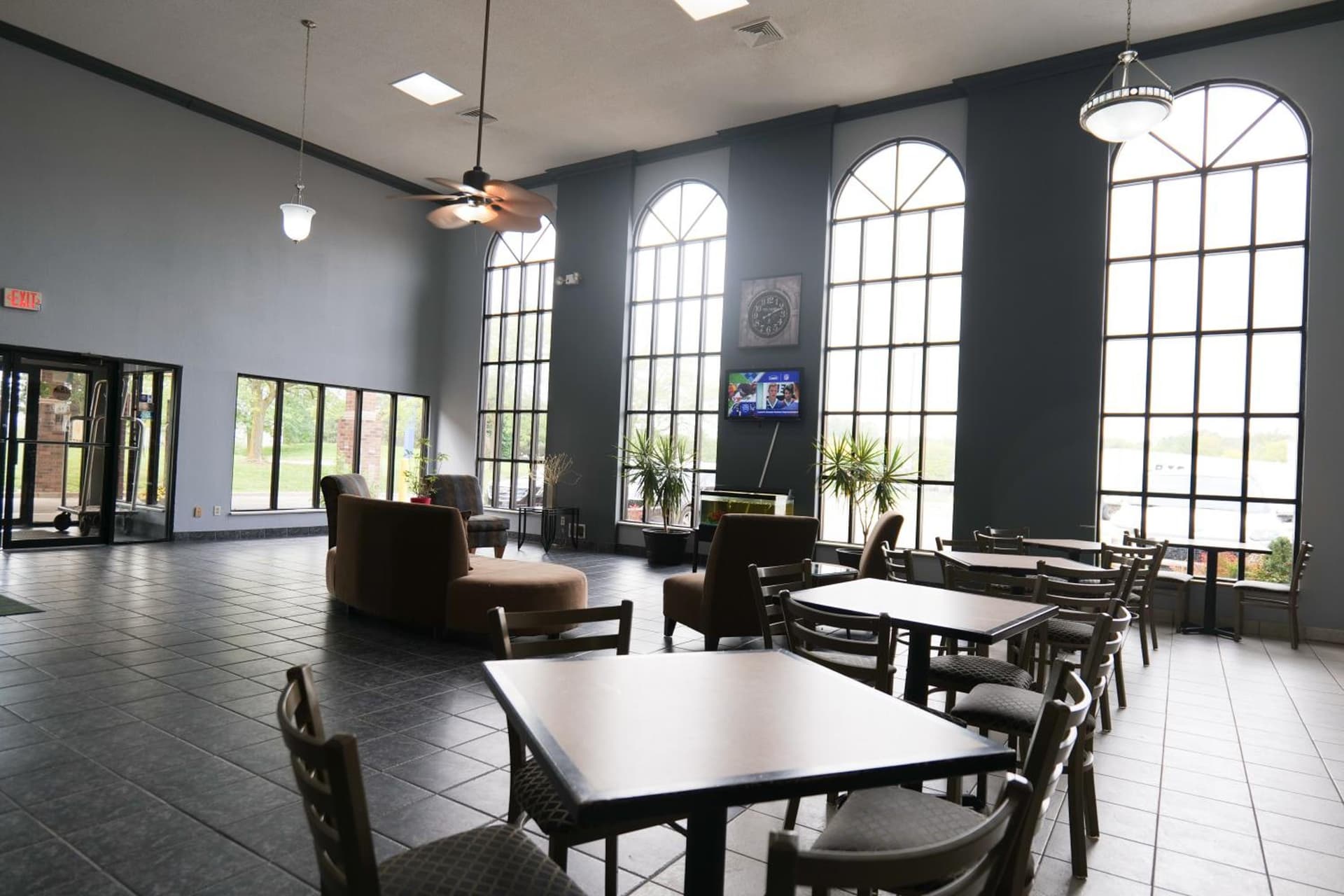 Baymont by Wyndham Flint Airport North gallery photo in Flint, MI — image 44