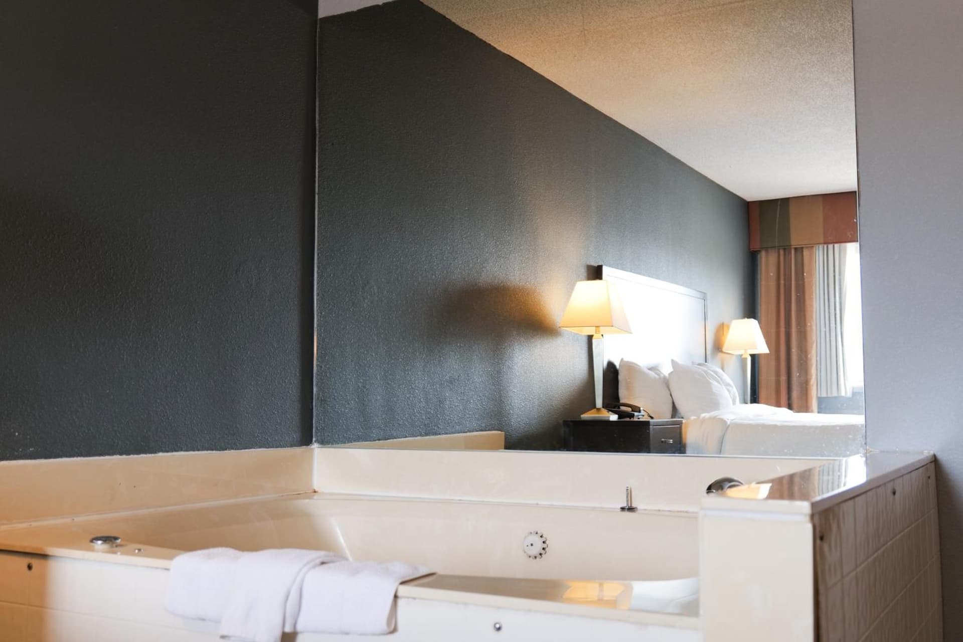 Baymont by Wyndham Flint Airport North gallery photo in Flint, MI — image 36